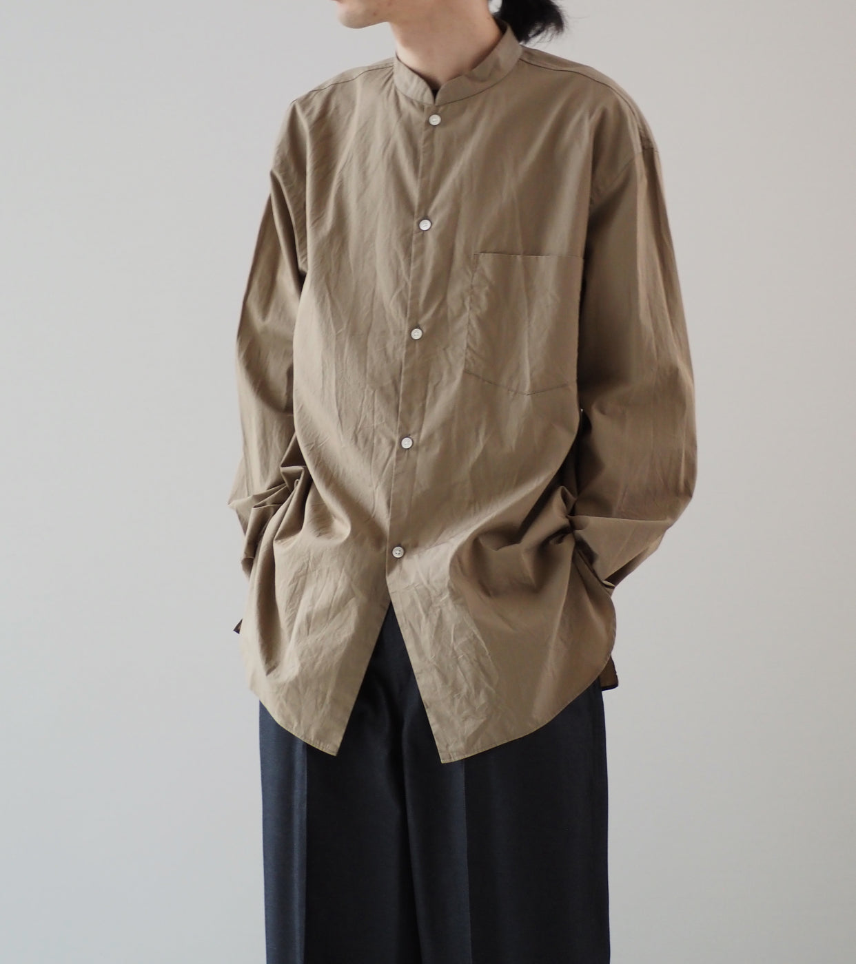 blurhms stand collar cuffless shirt,Olive Beige