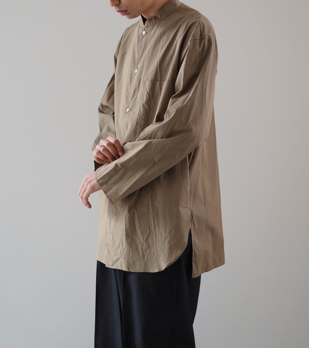 blurhms stand collar cuffless shirt,Olive Beige