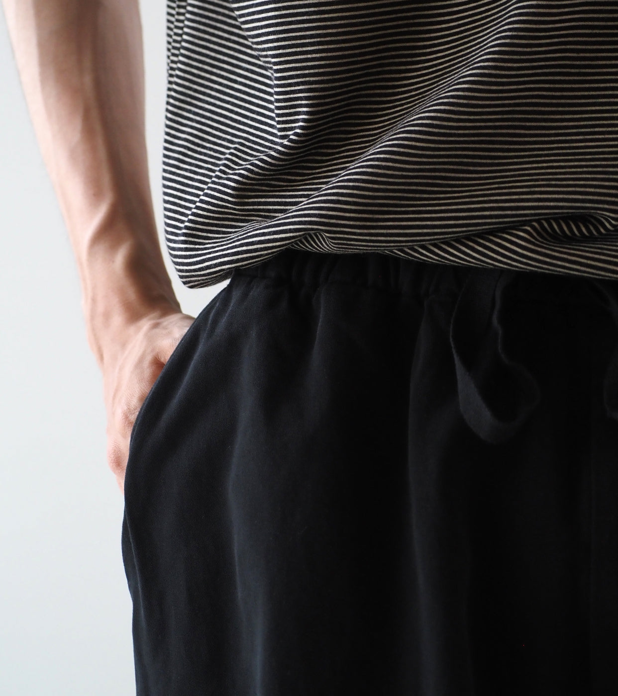 COMOLI Product dyed drawstring pants, Black