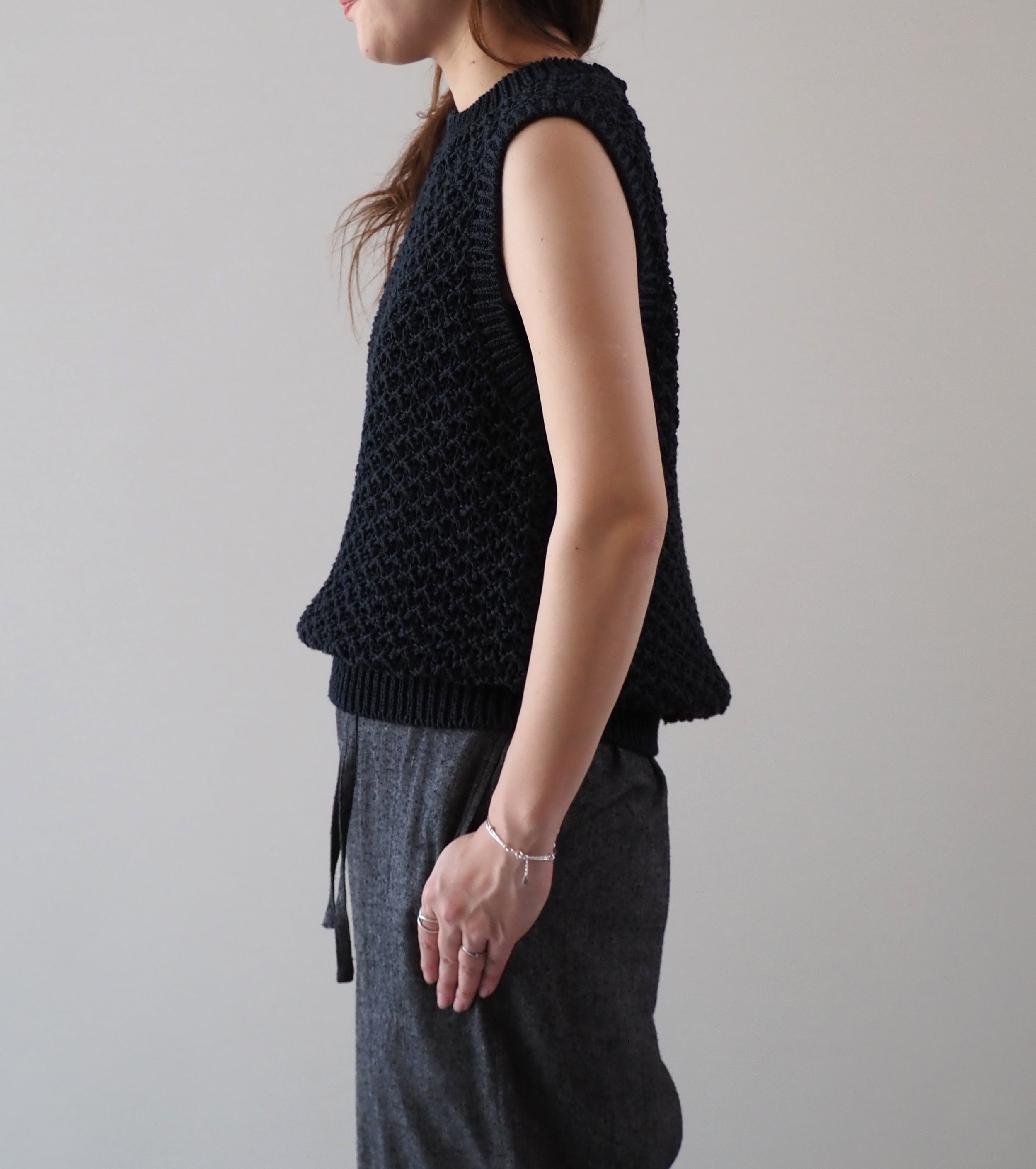 Yonetomi GIMA MESH KNIT VEST, Beige