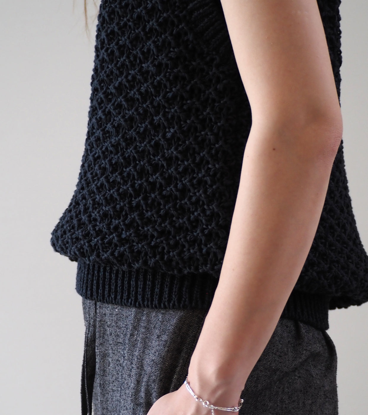 Yonetomi GIMA MESH KNIT VEST, Beige