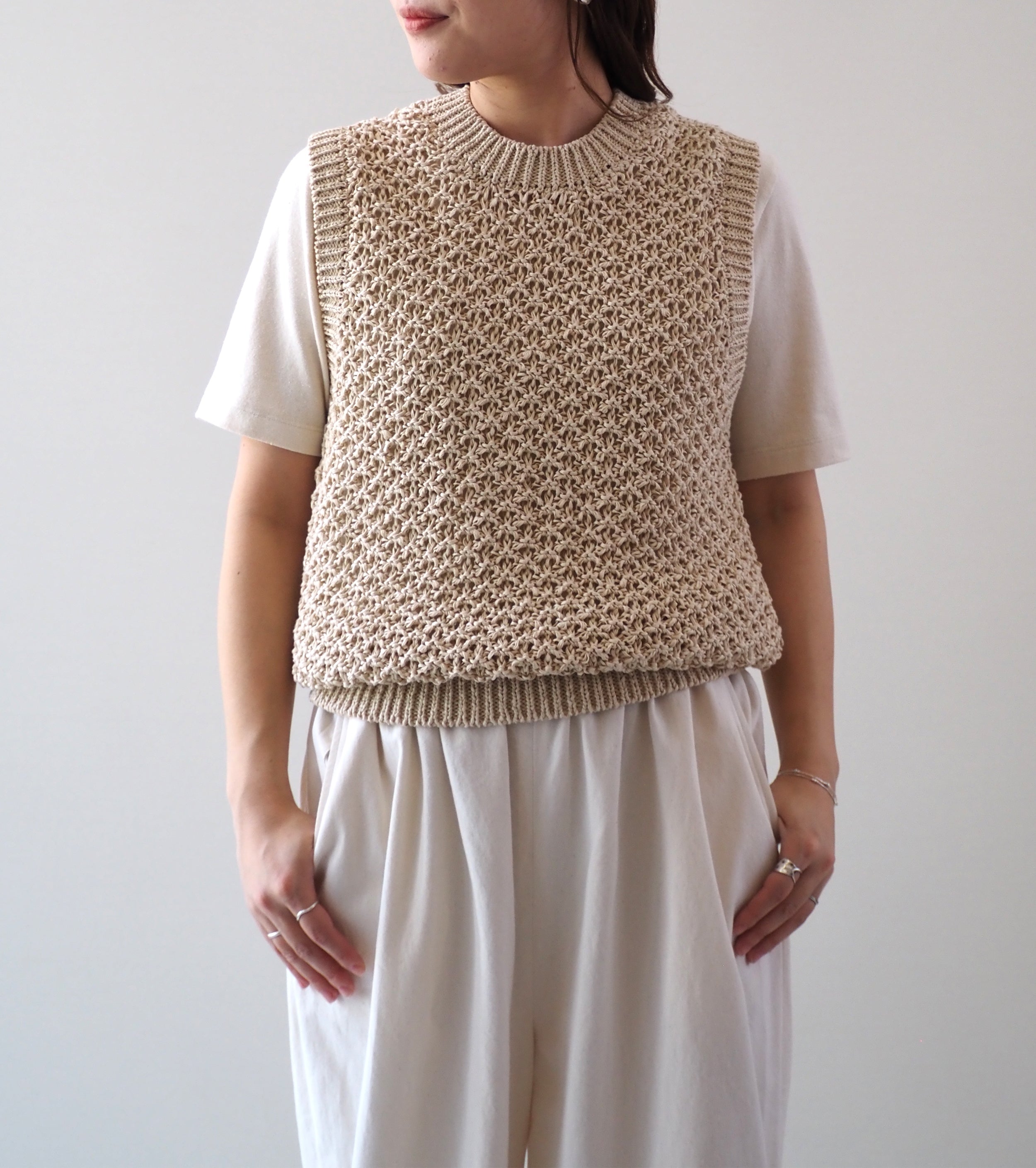 Yonetomi GIMA MESH KNIT VEST, Beige
