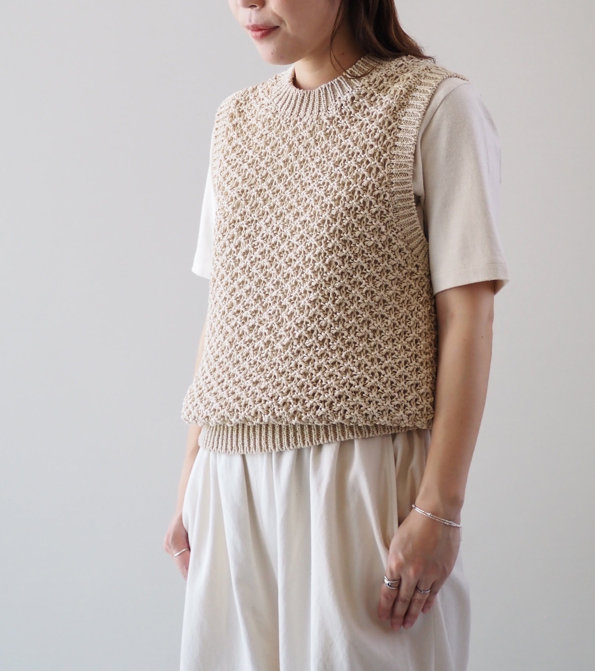 Yonetomi GIMA MESH KNIT VEST, Beige