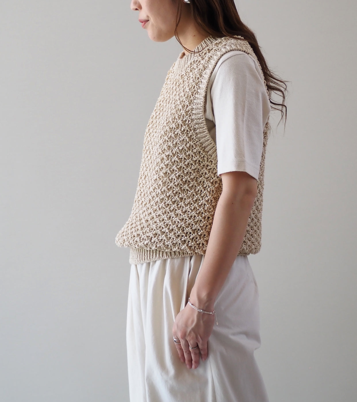Yonetomi GIMA MESH KNIT VEST, Beige