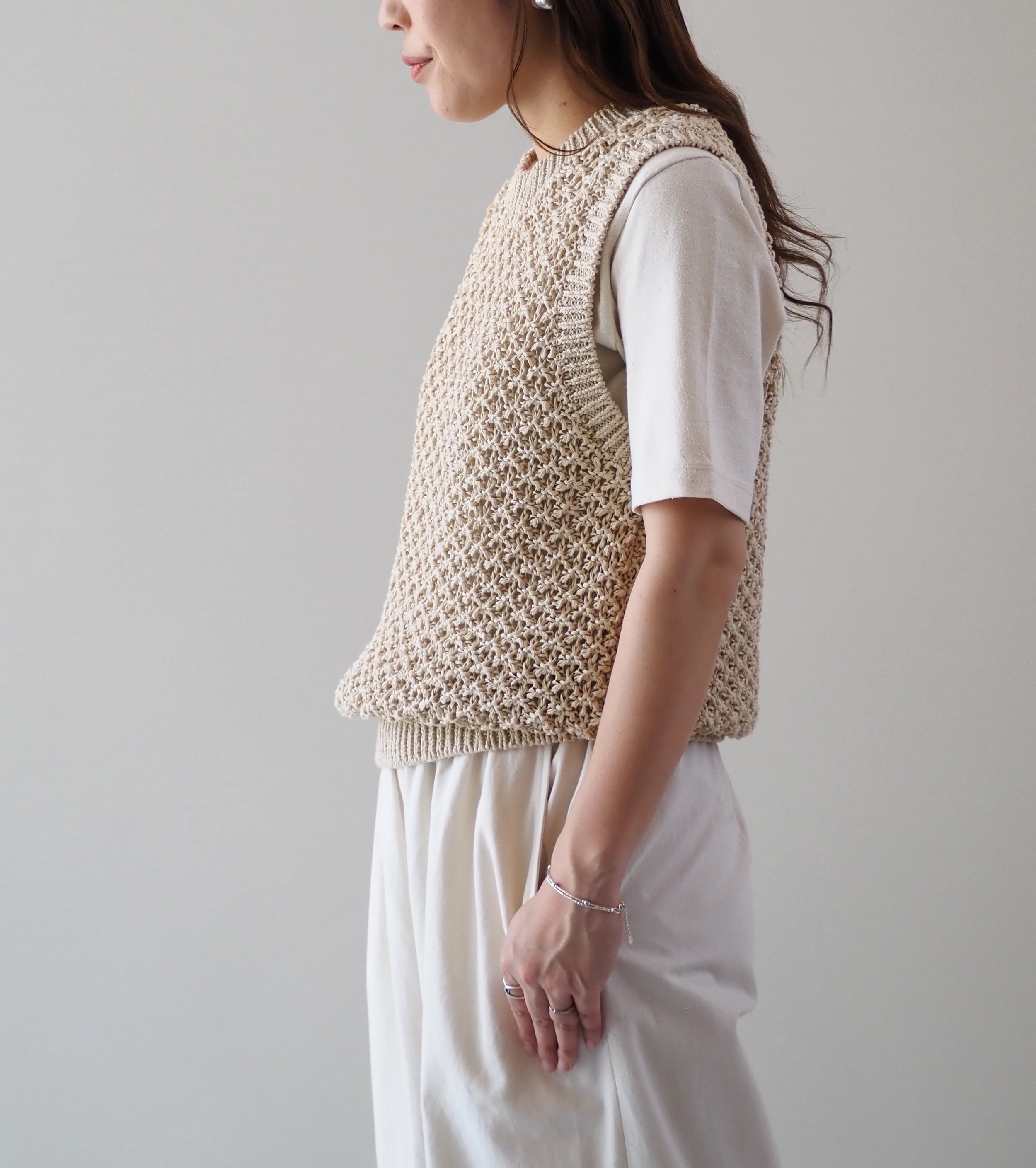 Yonetomi GIMA MESH KNIT VEST, Beige