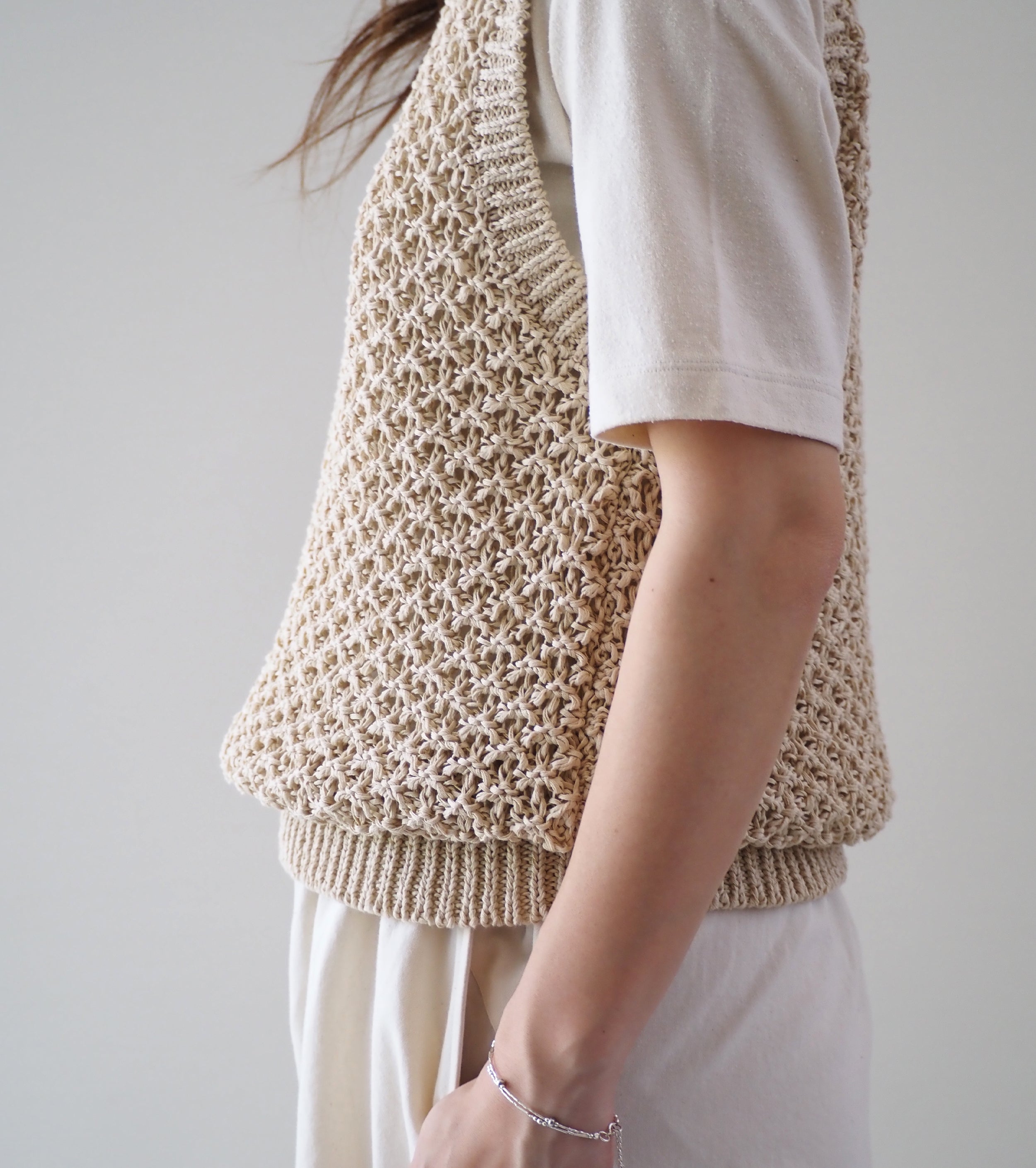 Yonetomi GIMA MESH KNIT VEST, Beige
