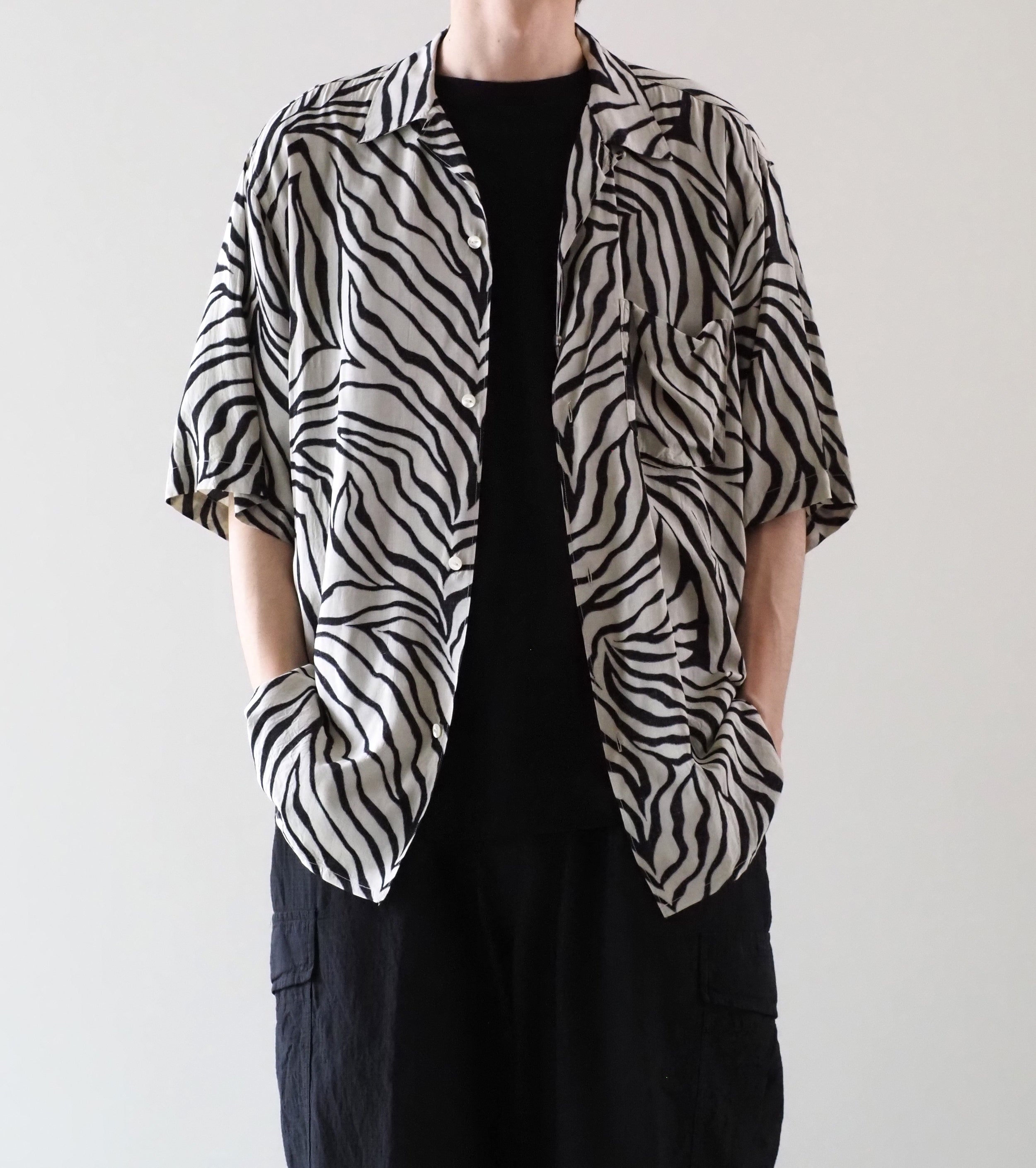 COMOLI ZEBRA Short Sleeve Open Collar Shirt, Zebra – Navyblue