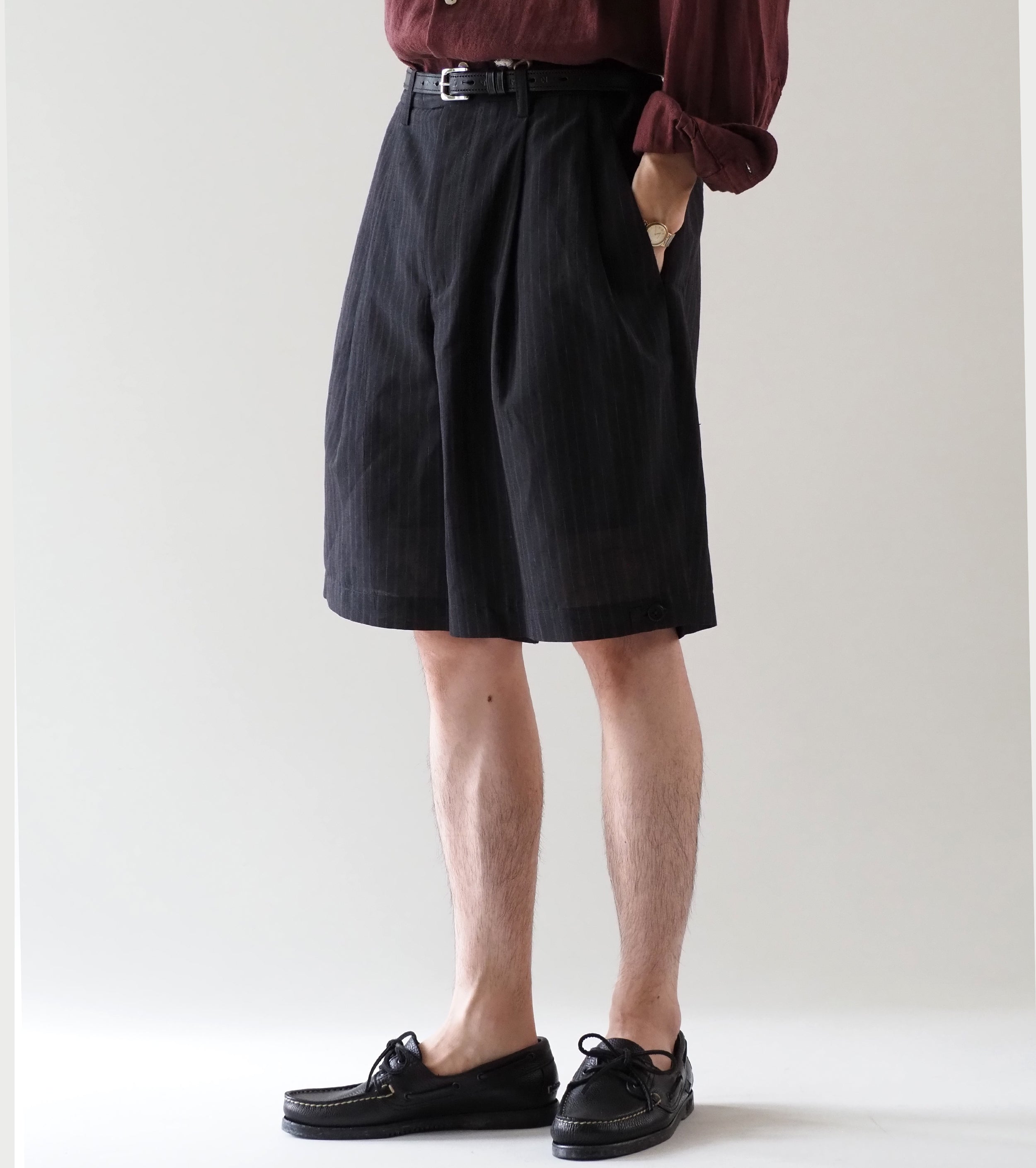 MAATEE＆SONS ショート トラウザー 強撚R,LI,PE , Charcoal Stripe