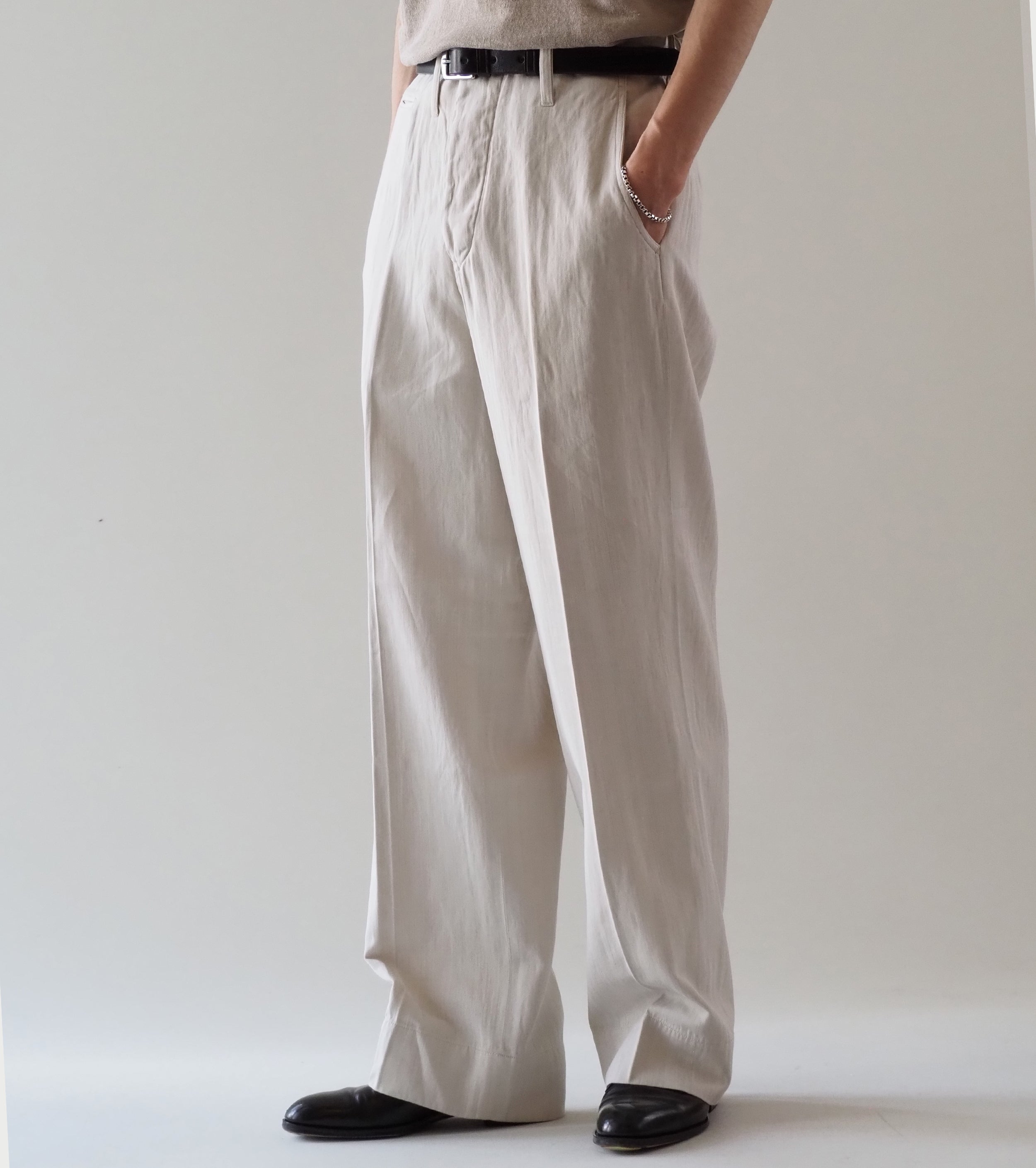 MAATEE＆SONS ドゥルン チノ トラウザー , にごり White – Navyblue