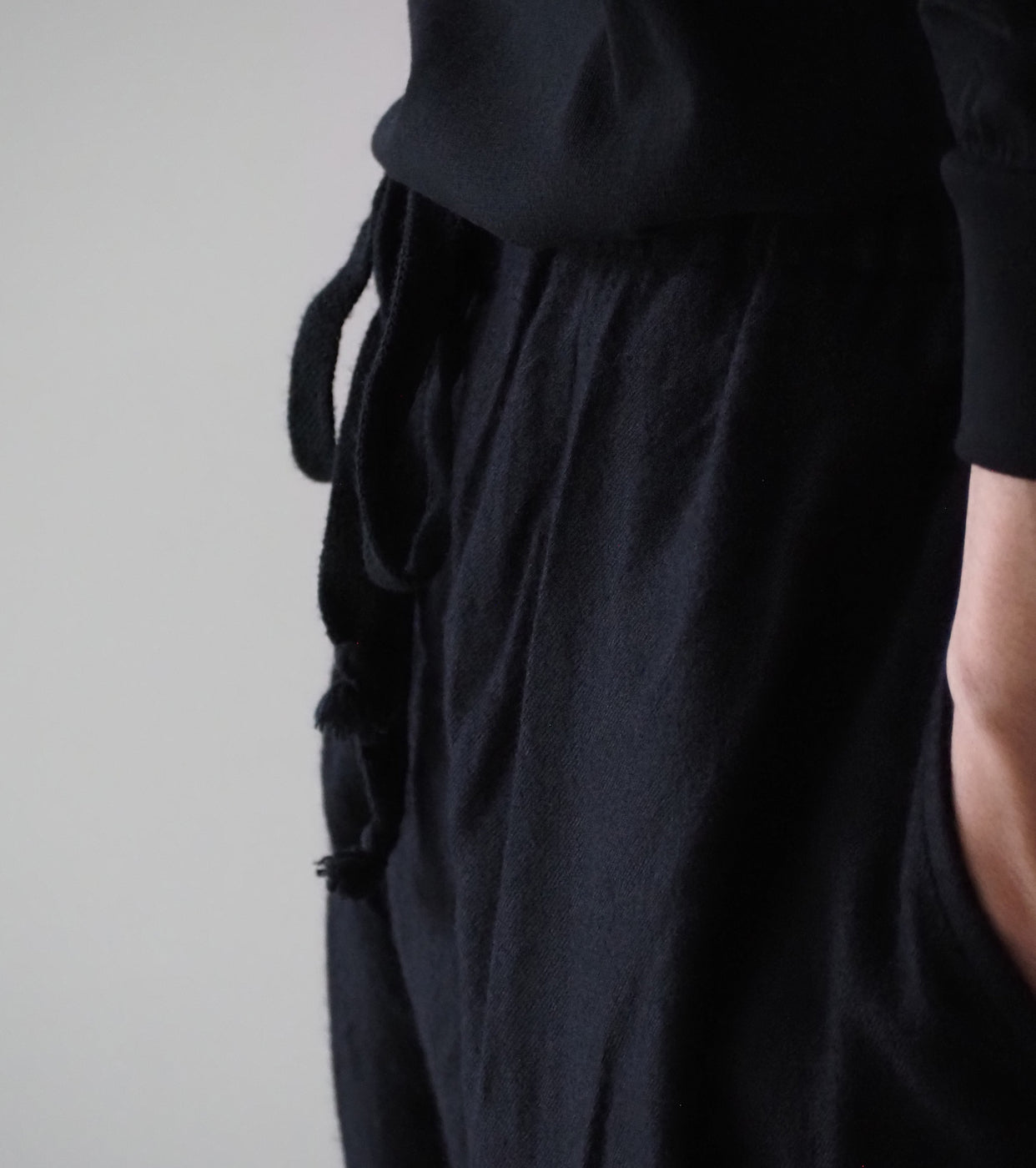 COMOLI Cashmere Silk Garment-Dyed Drawstring Pants, Navy