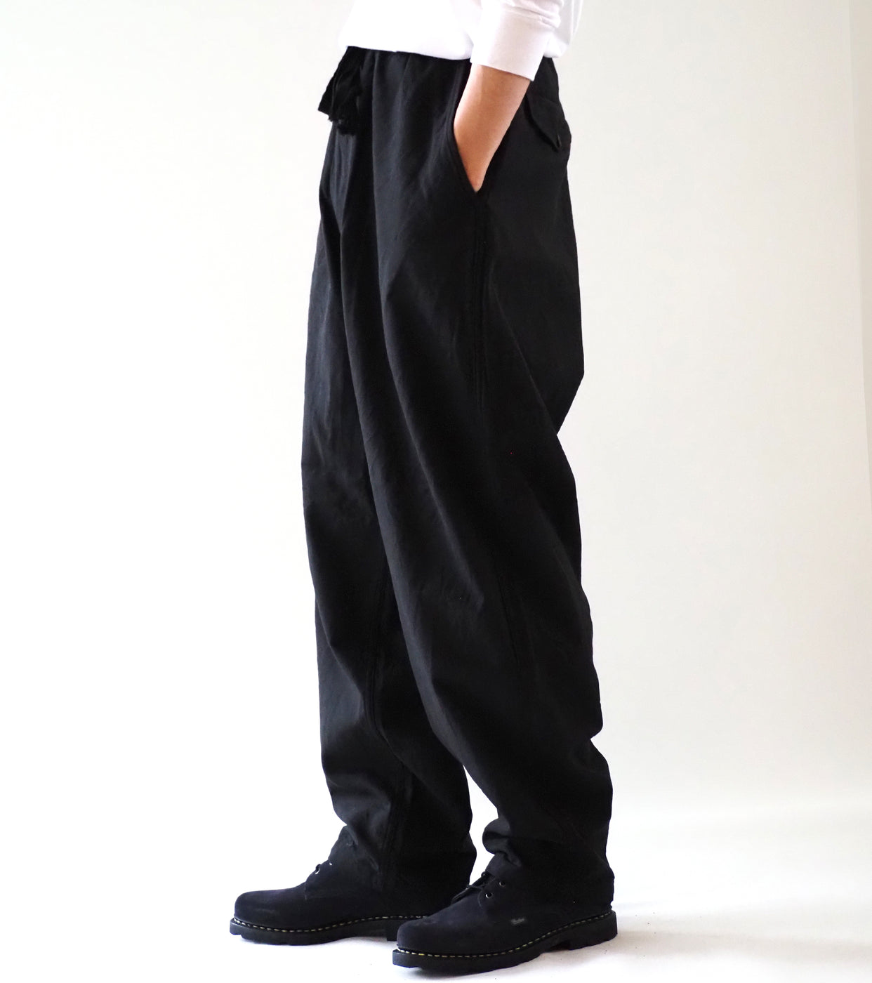 COMOLI Cotton Ducks Tapered Pants, Black