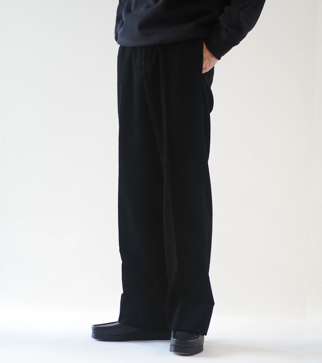COMOLI Corduroy Piped Stem Pants , Black