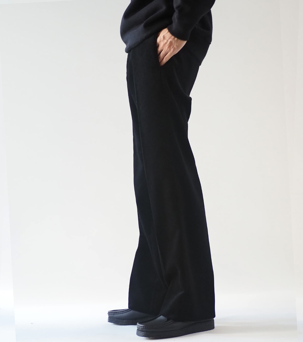 COMOLI Corduroy Piped Stem Pants , Black