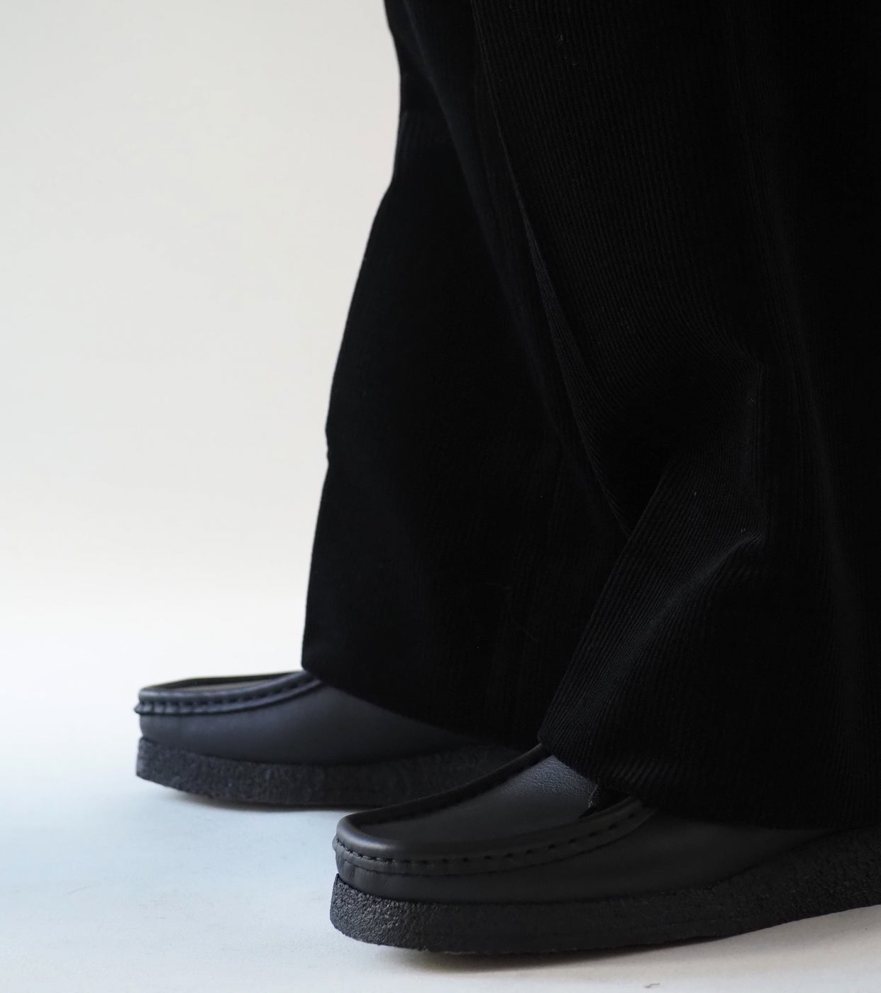 COMOLI Corduroy Piped Stem Pants , Black