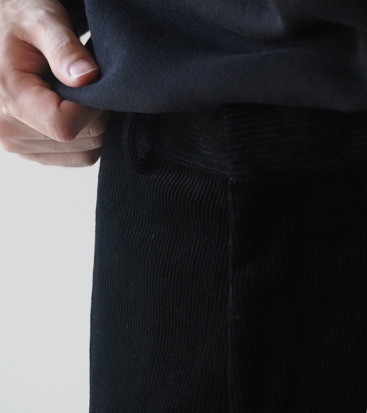 COMOLI Corduroy Piped Stem Pants , Black