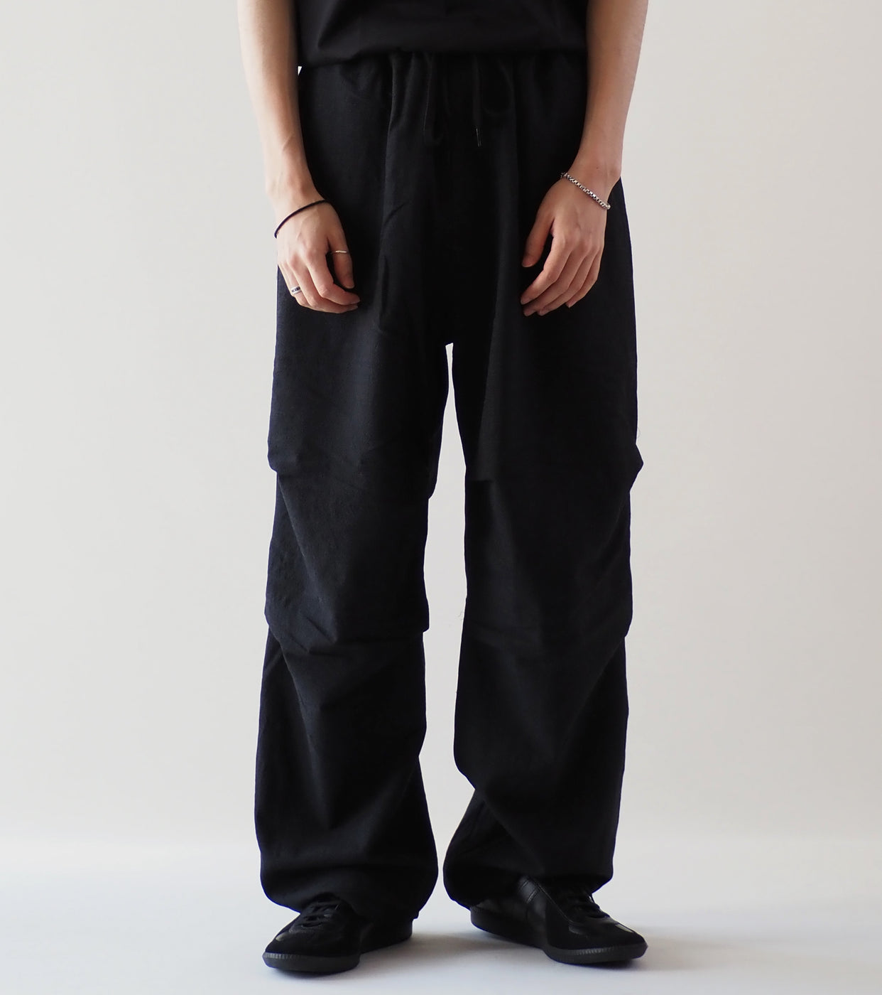 COMOLI Wool Knee Tuck Pants, Charcoal