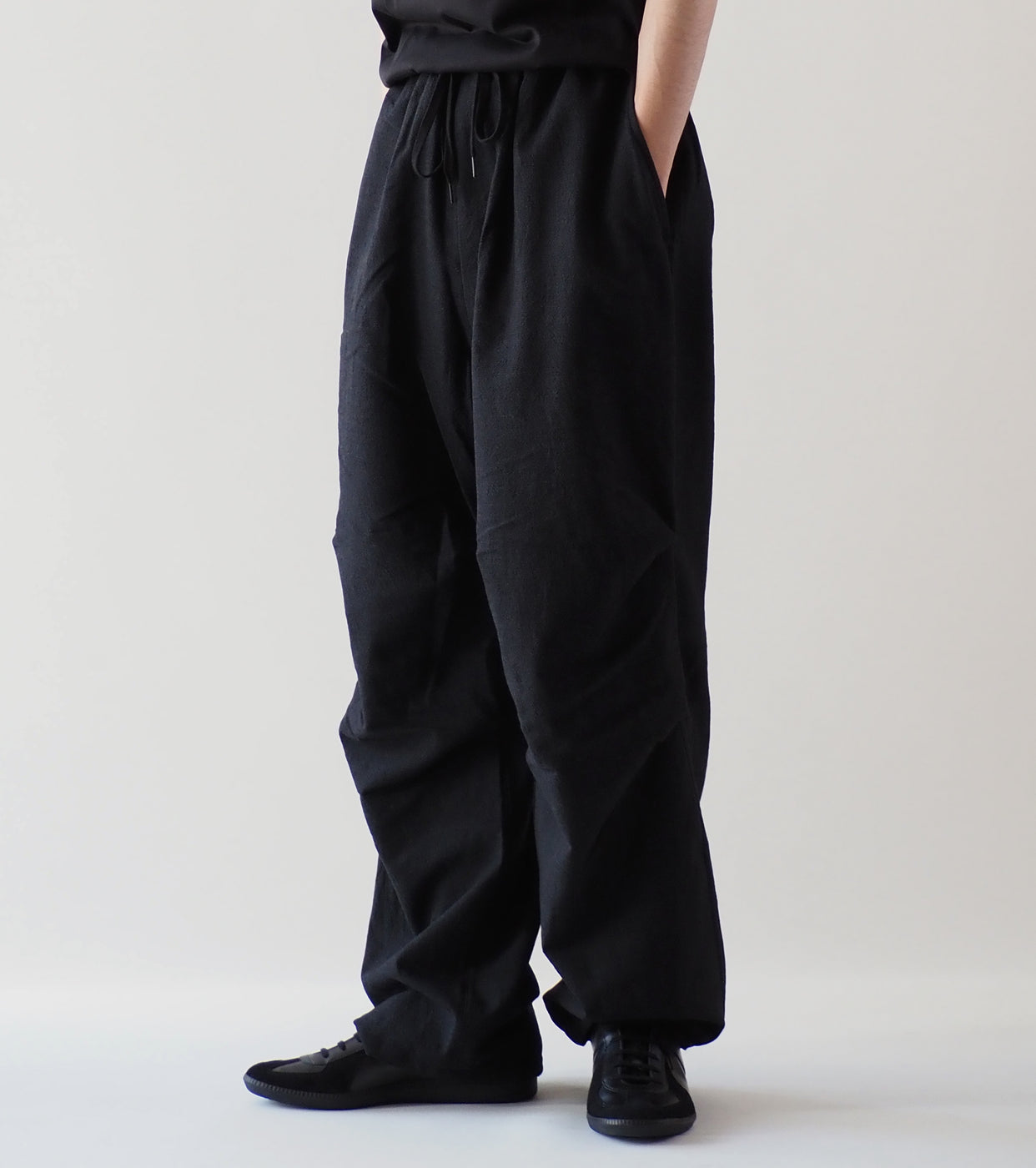 COMOLI Wool Knee Tuck Pants, Charcoal