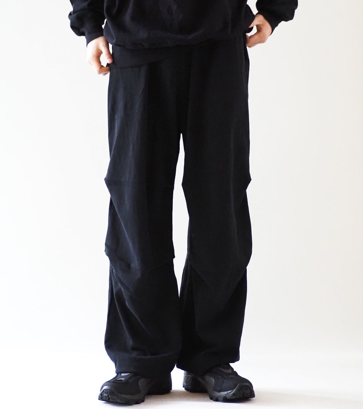 COMOLI Cotton Jersey Knee-Tuck Pants , Black