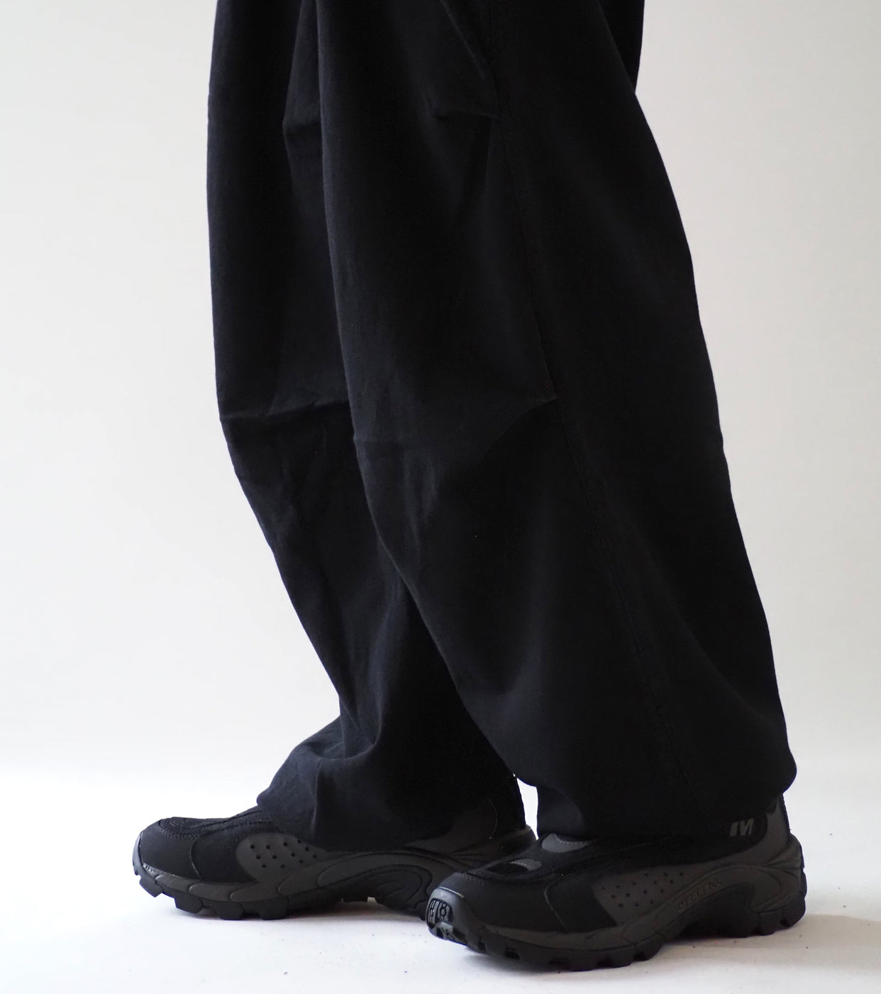 COMOLI Cotton Jersey Knee-Tuck Pants , Black