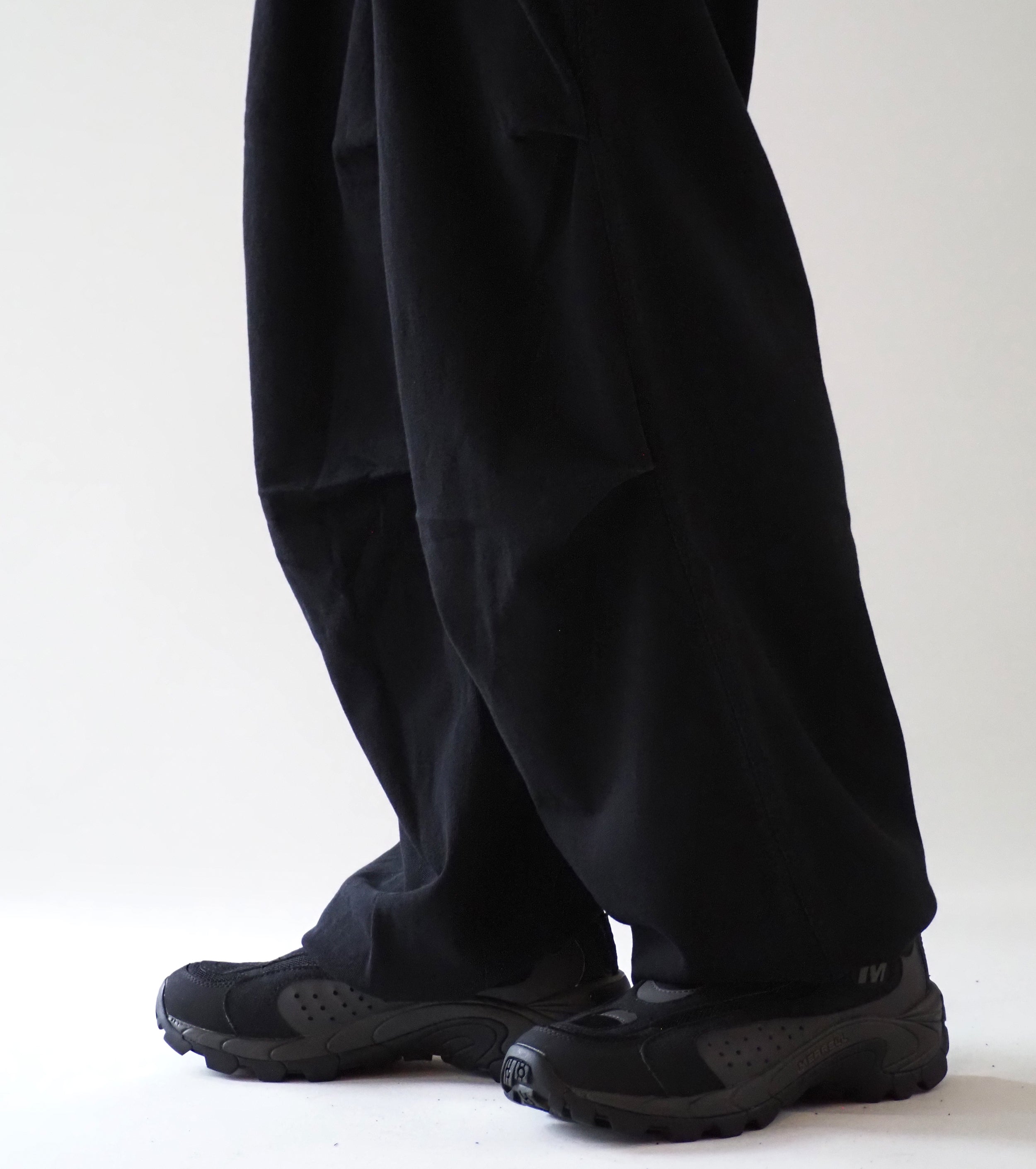 COMOLI Cotton Jersey Knee-Tuck Pants , Black