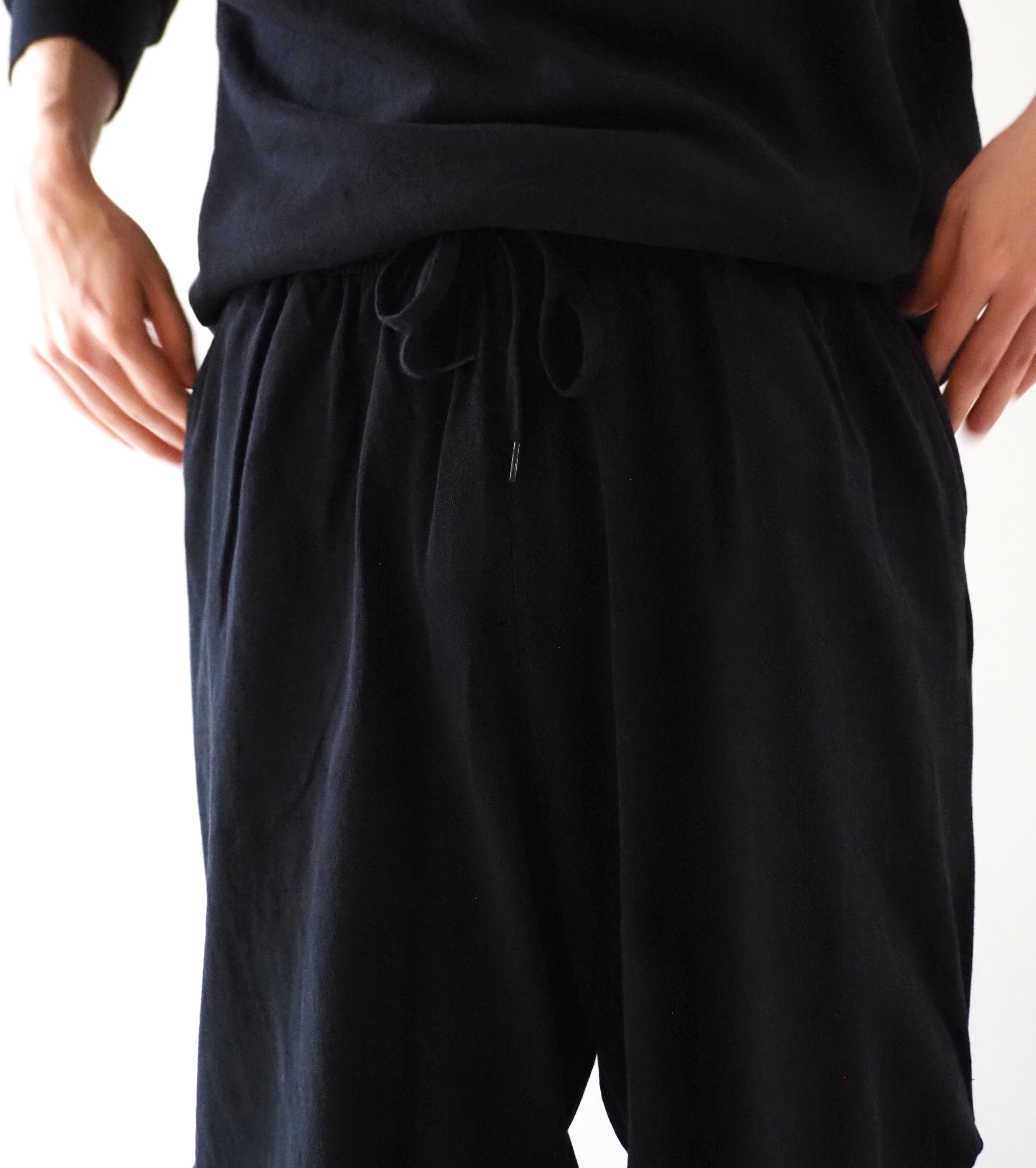 COMOLI Cotton Jersey Knee-Tuck Pants , Black