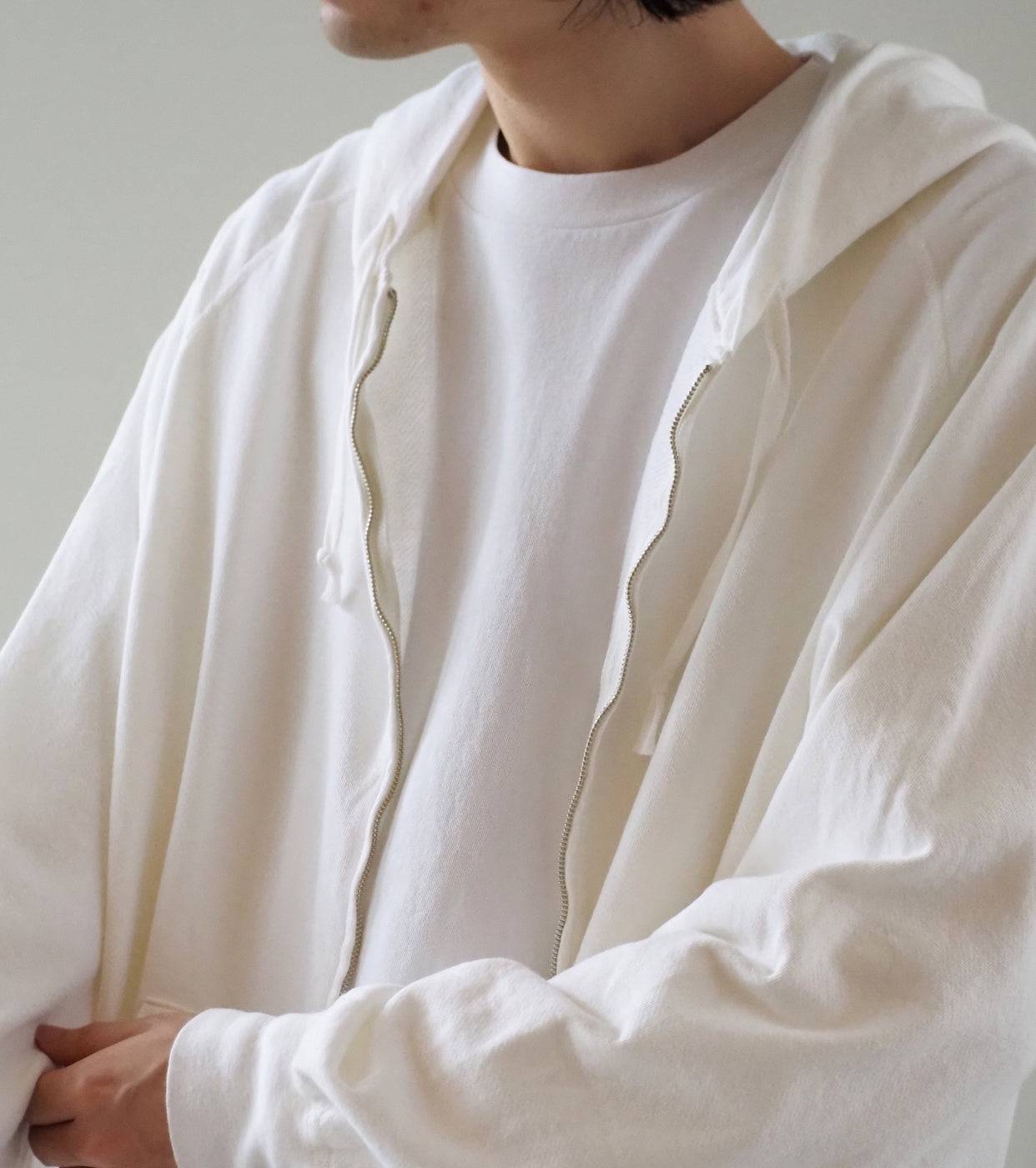 COMOLI LW Cotton Loopback Zip Hoodie, White