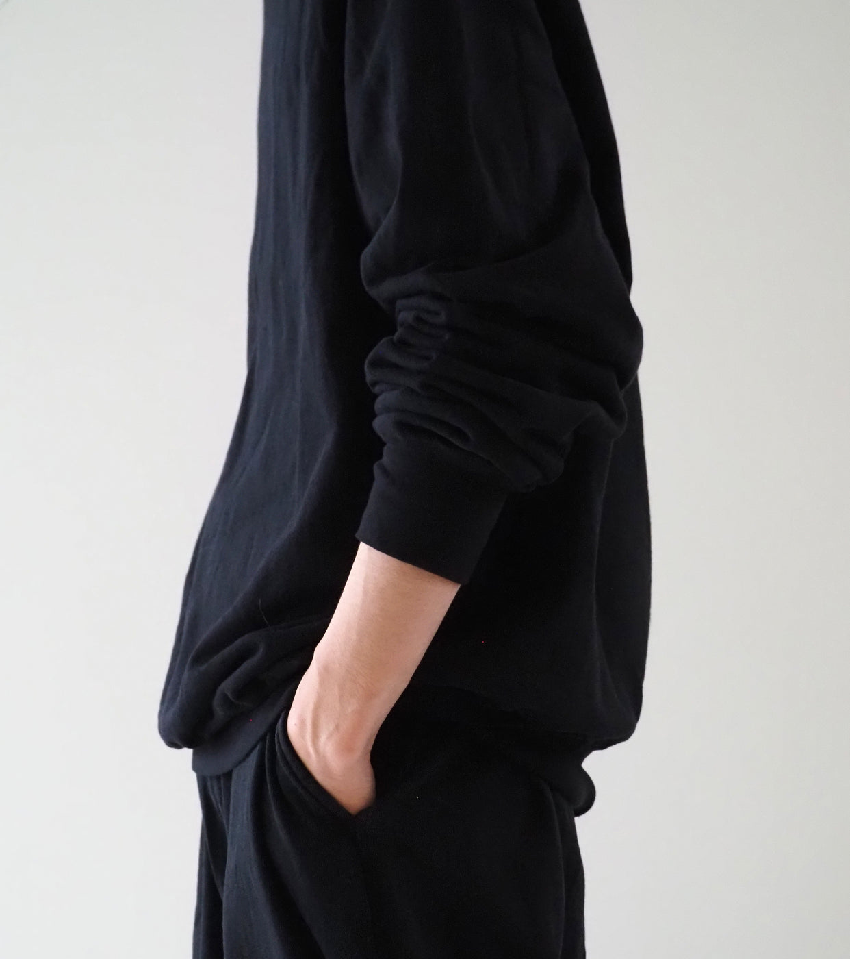 COMOLI LW Cotton Loopback Crew Neck, Black