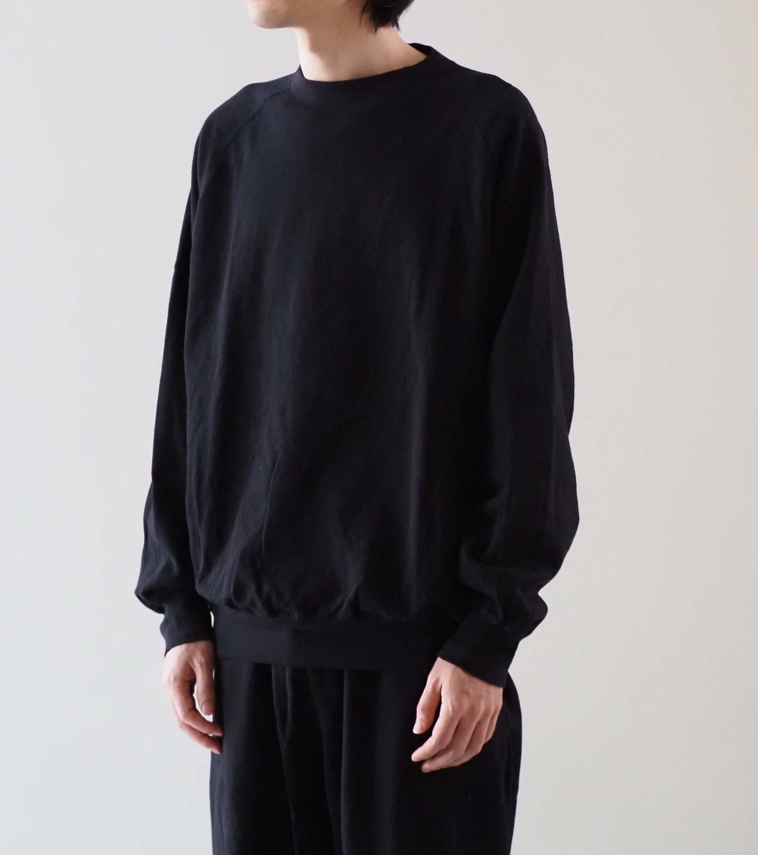 COMOLI LW コットン裏毛 クルーネック, Black – Navyblue