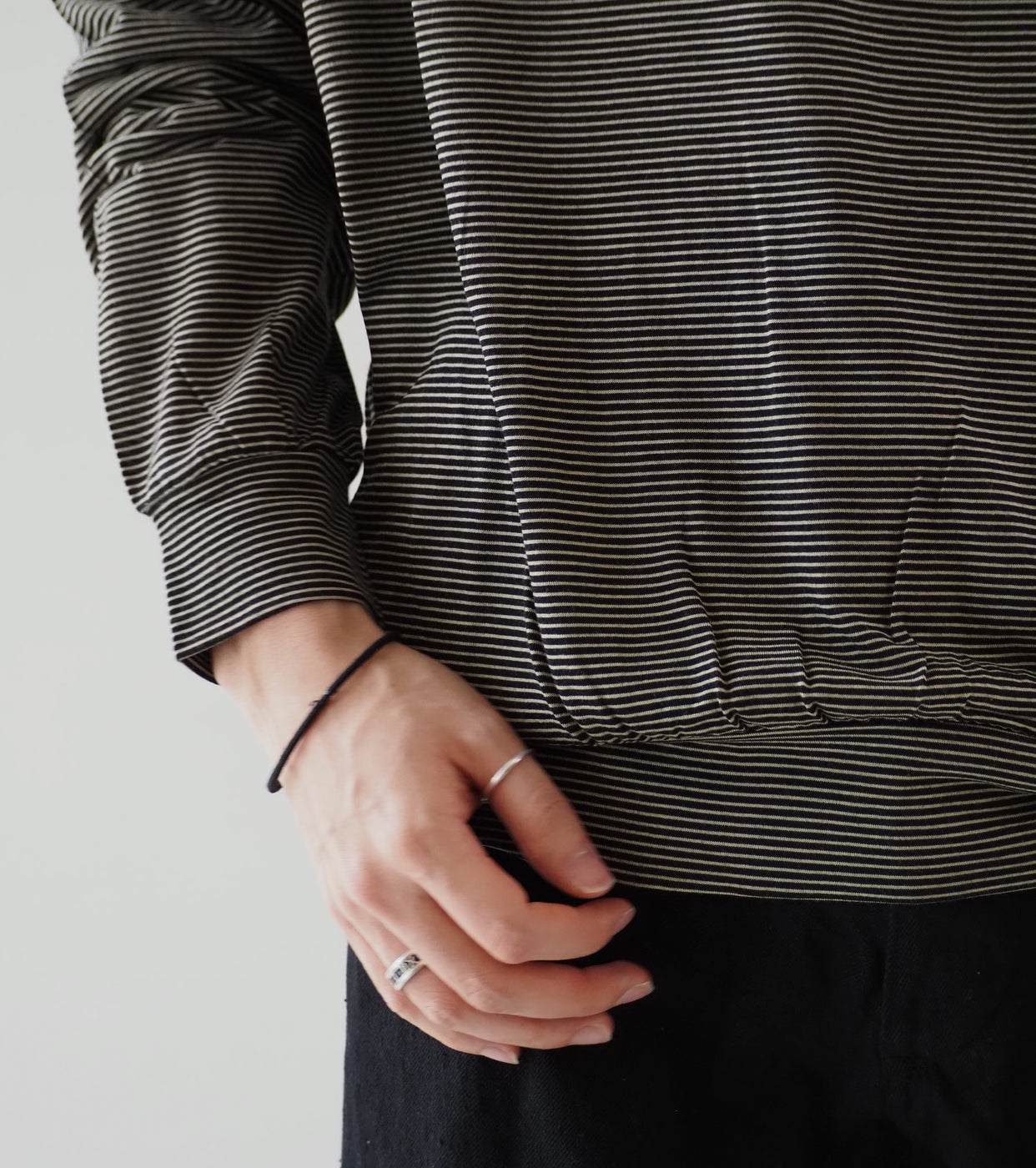 COMOLI Summer Wool Long Sleeve Crew, Border