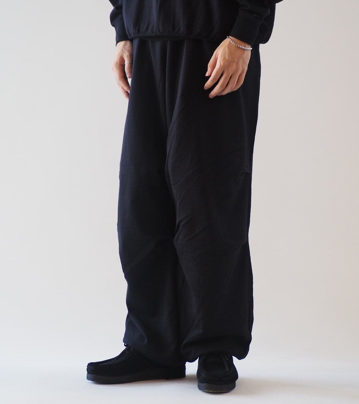COMOLI Wool knit kneeltuck pants , Navy