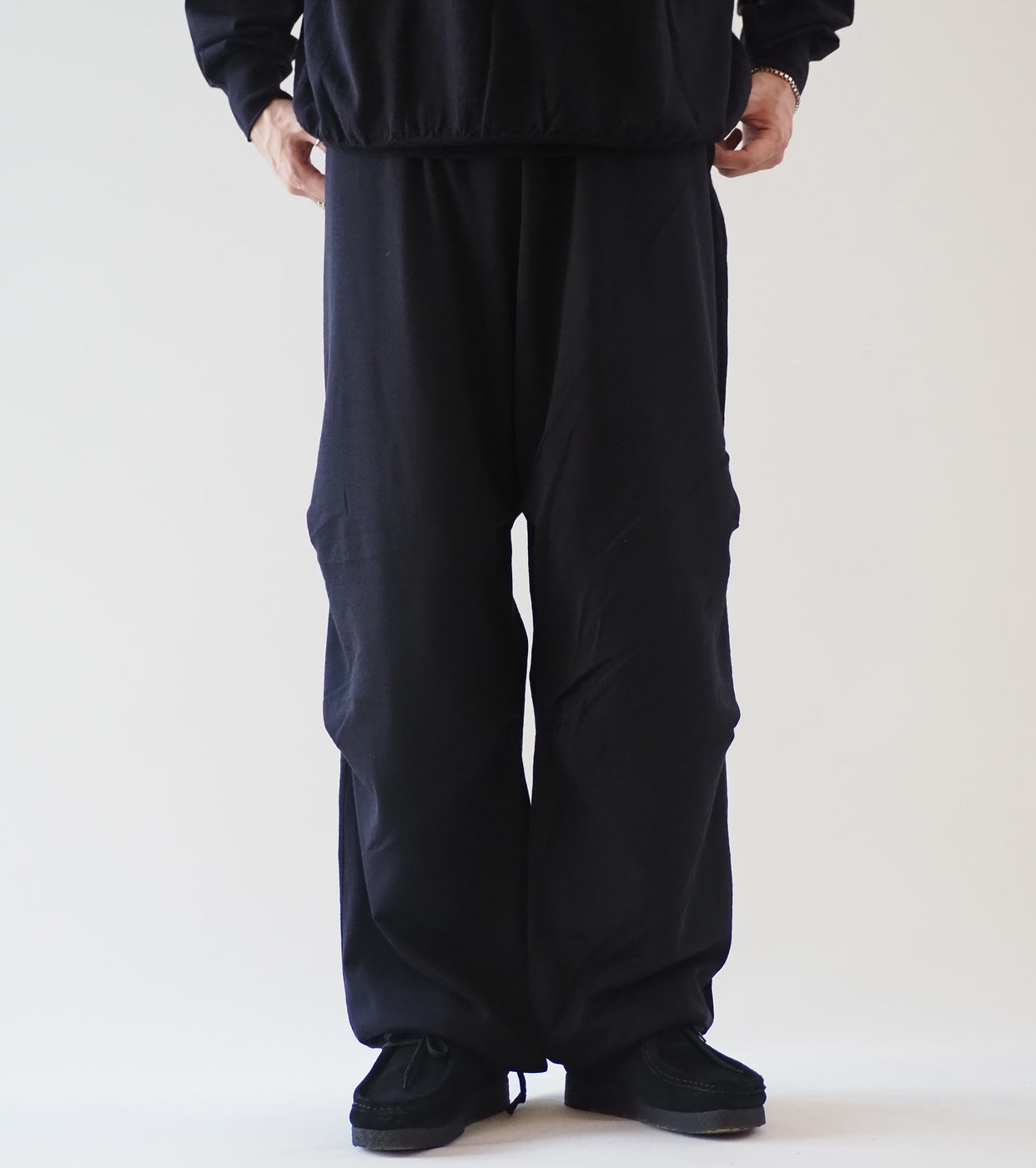 COMOLI Wool knit kneeltuck pants , Navy