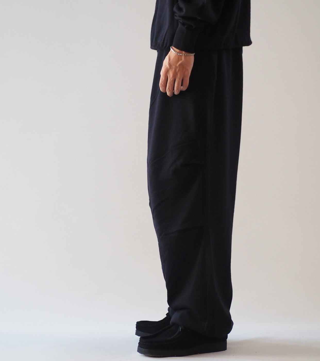 COMOLI Wool knit kneeltuck pants , Navy