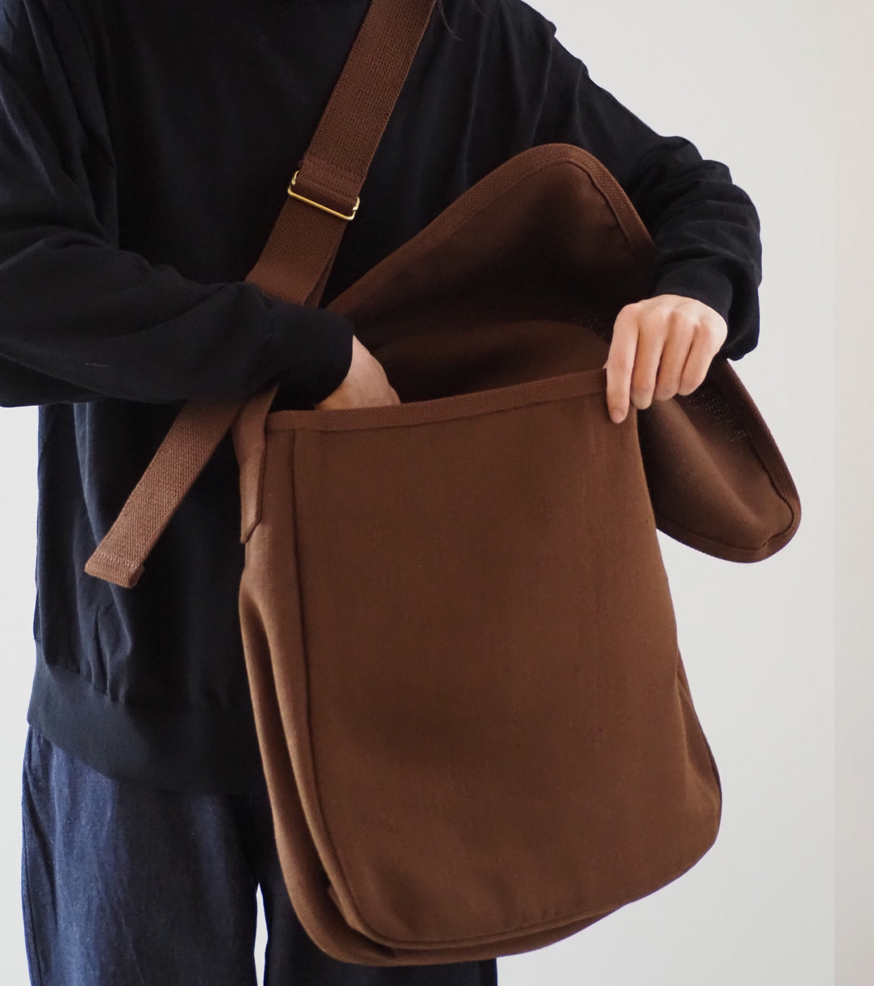 COMOLI Hemp Duck Shoulder Bag, Brown