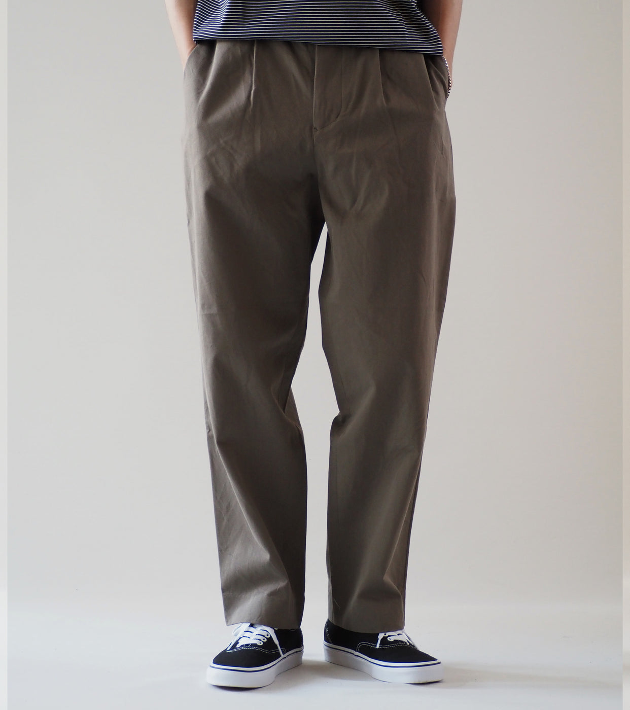 YAECA Chino Tucked Tapered , Olive