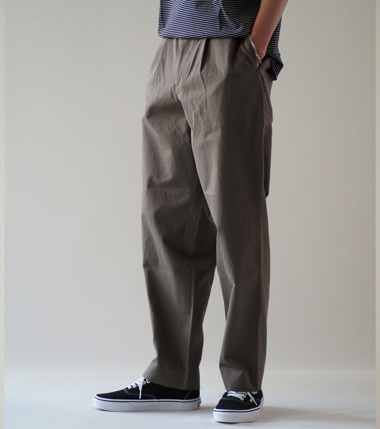 YAECA Chino Tucked Tapered , Olive
