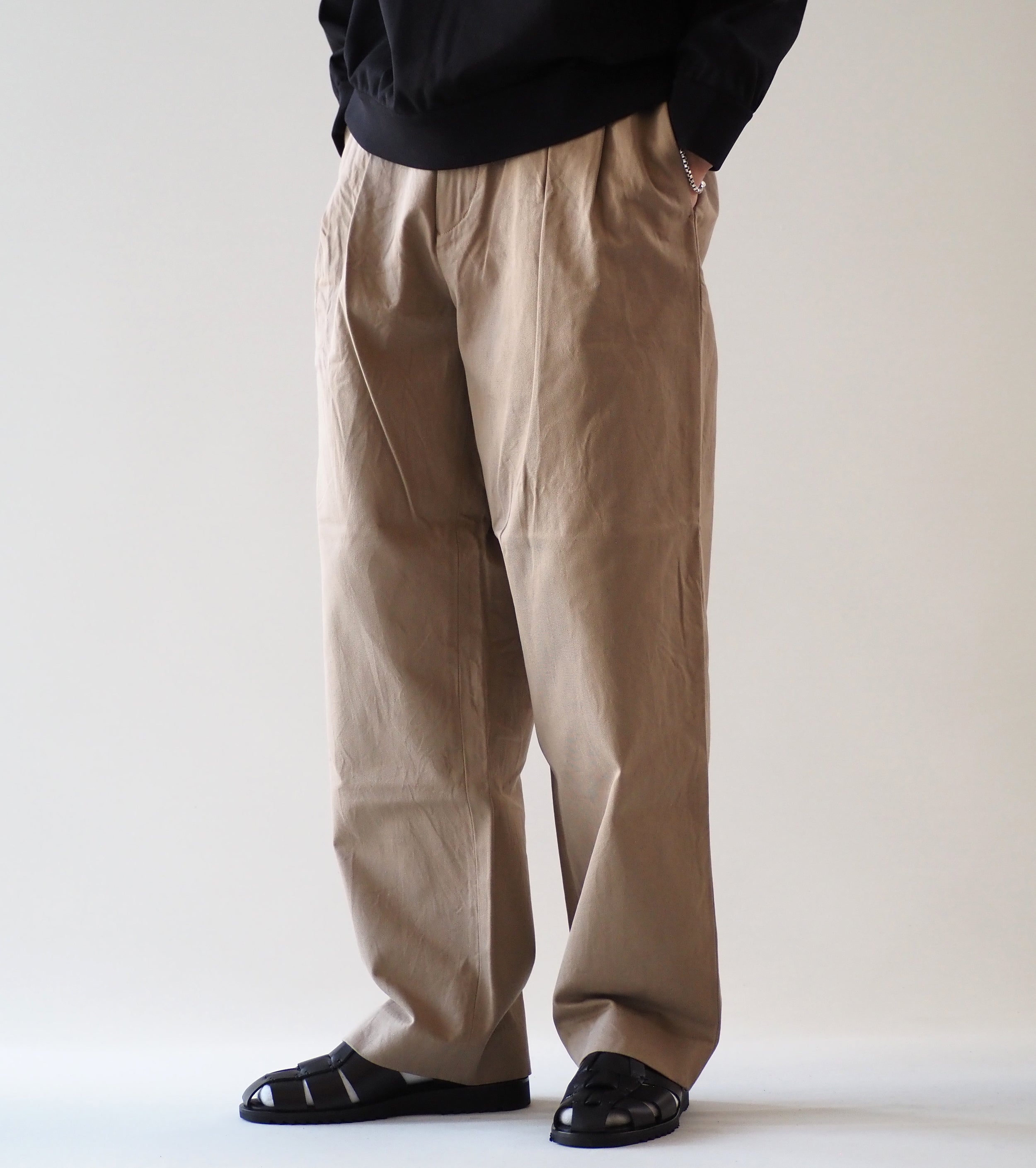BEIGE. ベイジ　YUCCA （ヤカ）ストレートパンツ BEIGE. ベイジ YUCCA （ヤカ）ストレートパンツ