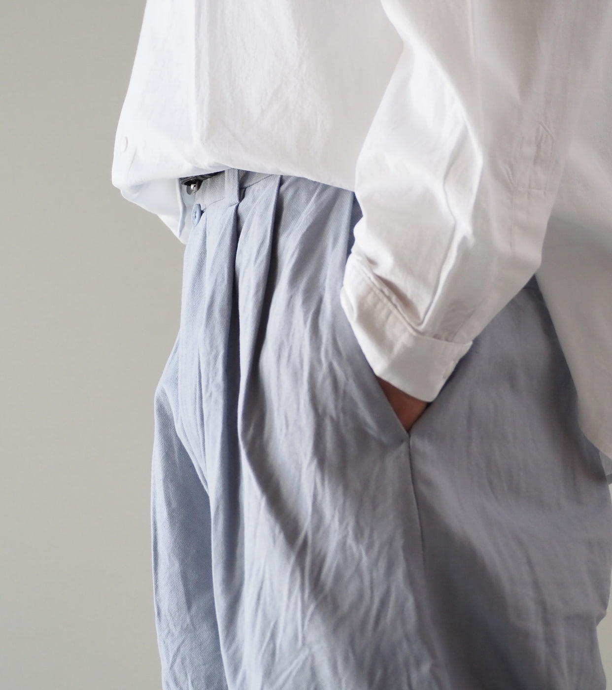 YAECA 2-Tuck Straight , Kusaki blue (dayflower)