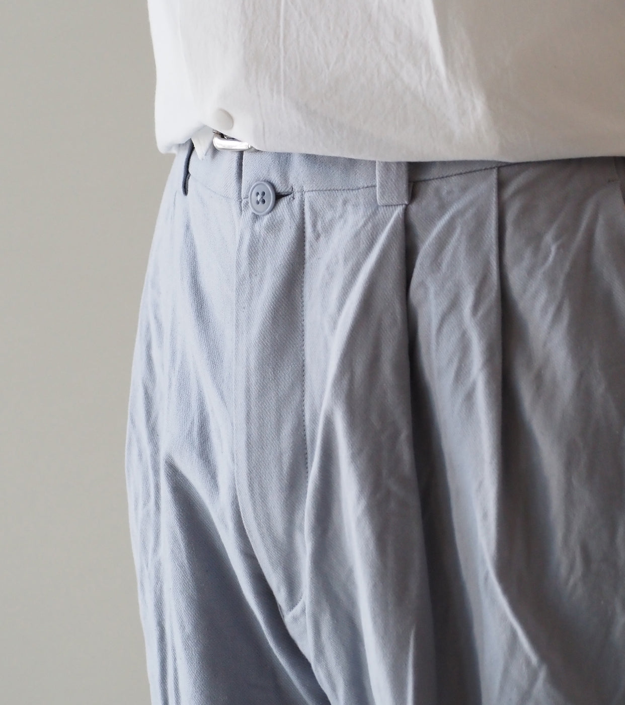 YAECA 2-Tuck Straight , Kusaki blue (dayflower)