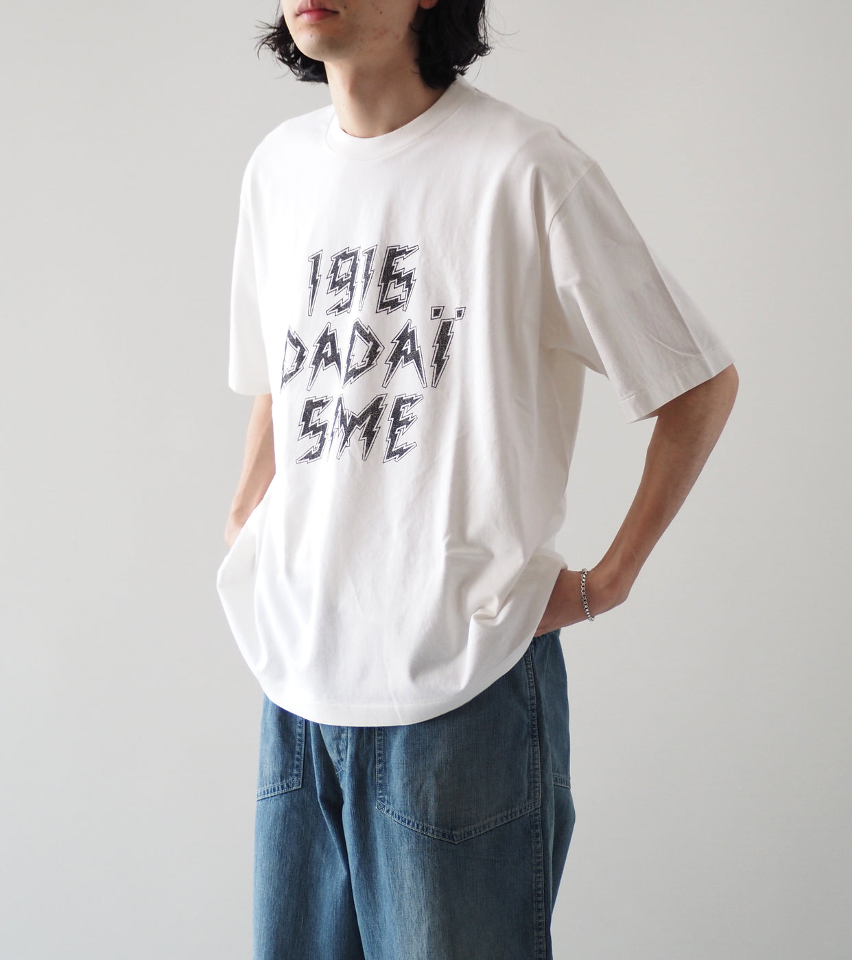 blurhms ROOTSTOCK DADAISM Print Tee WIDE , White × Black-PT