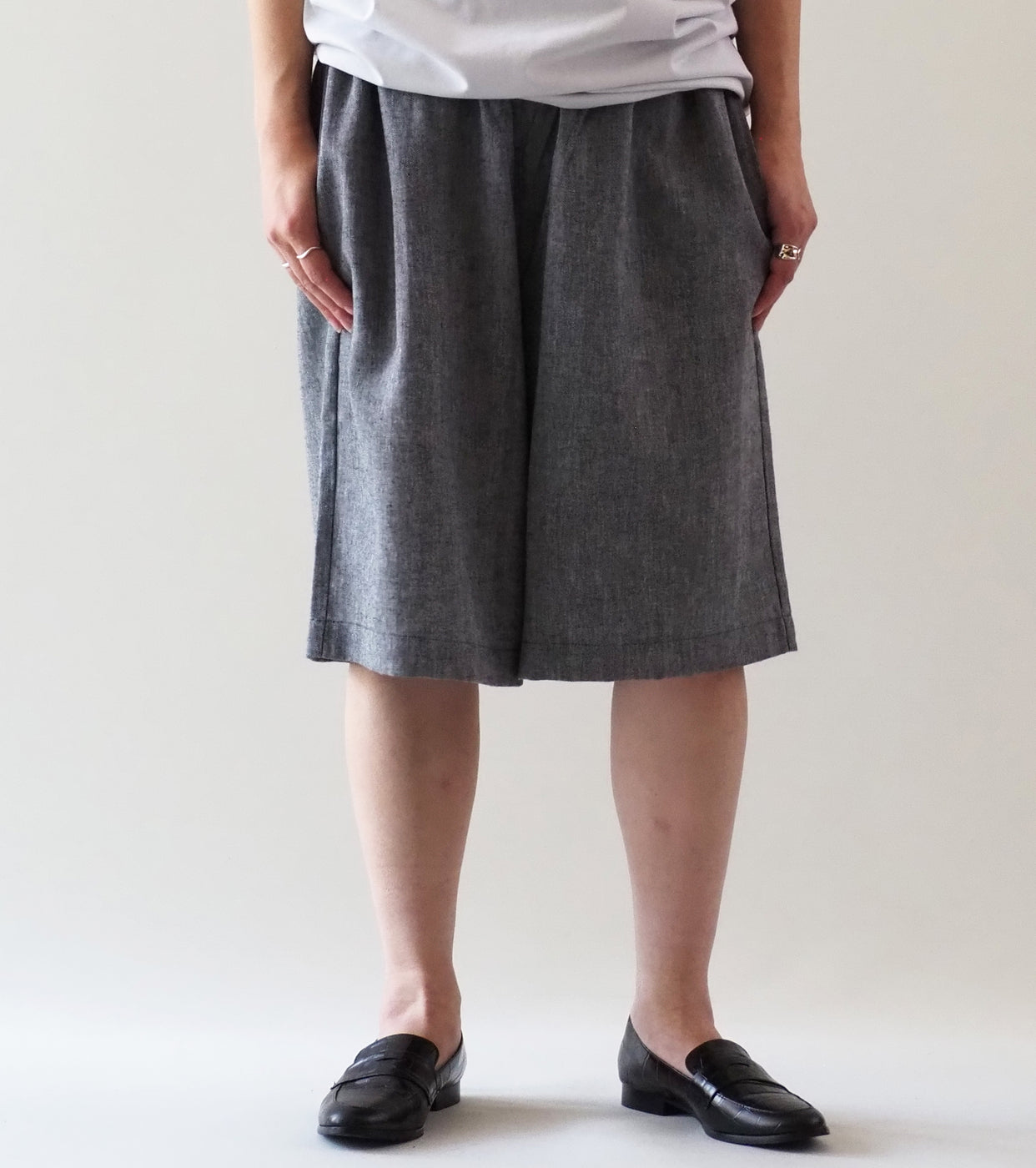 Yarmo Linen Herringbone Shorts, Black
