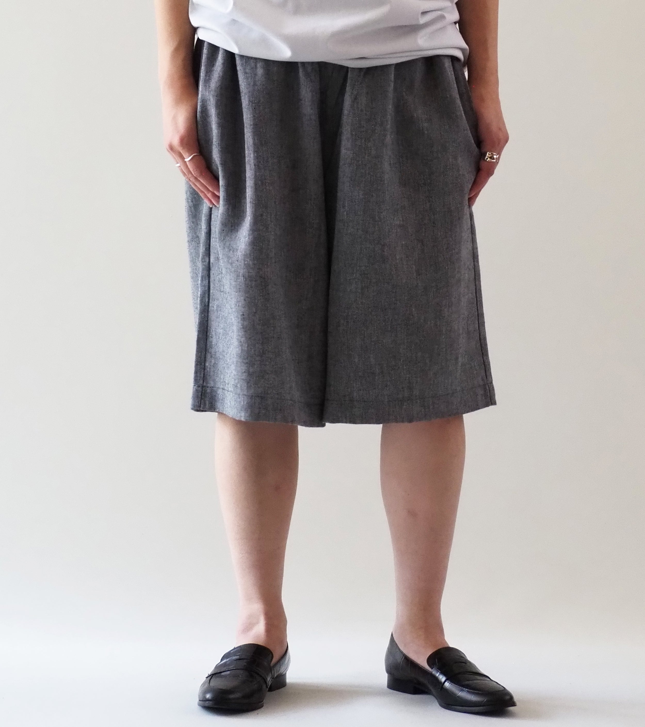 Yarmo Linen Herringbone Shorts, Black