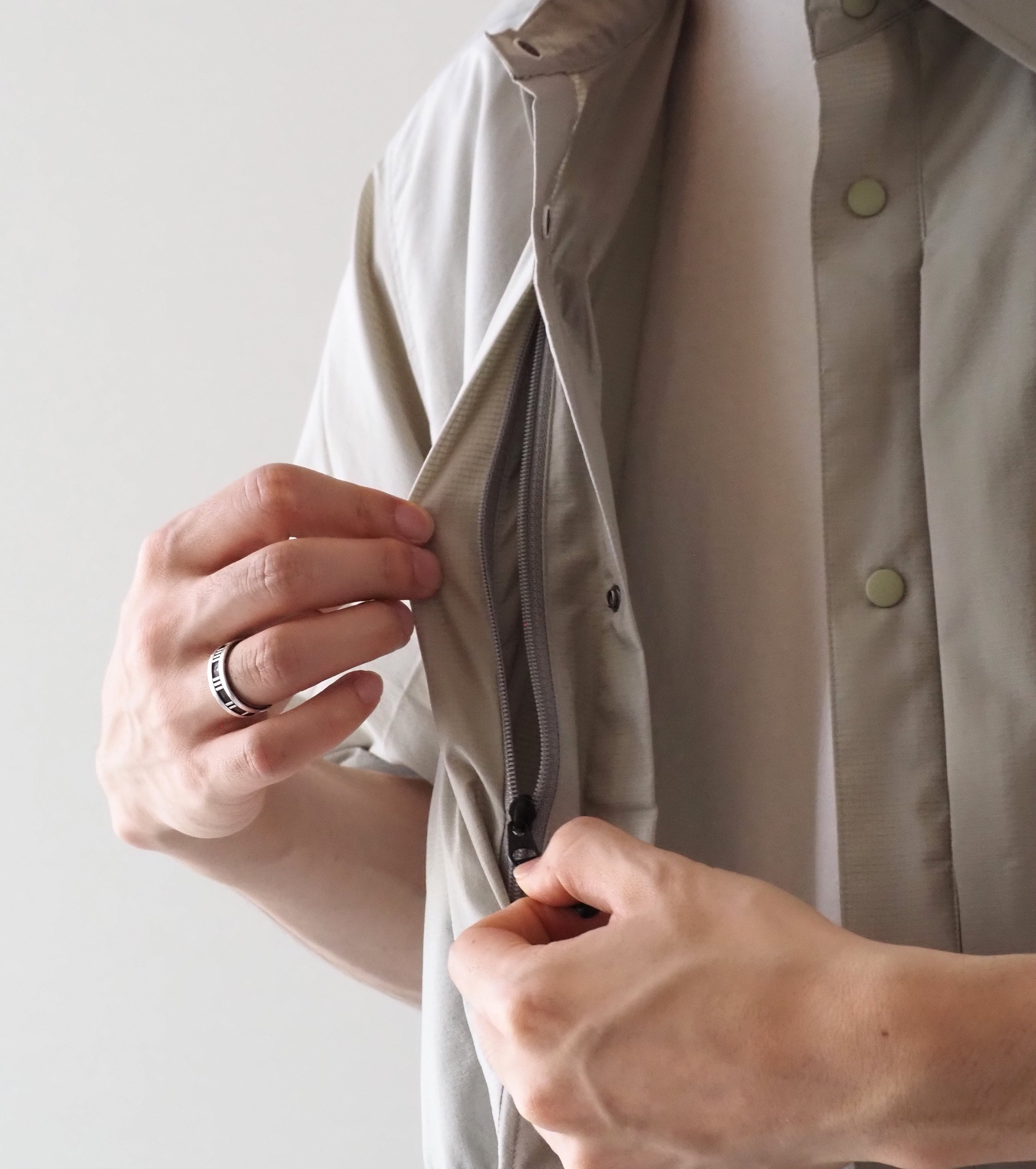 Goldwin PERTEX EQUILIBRIUM S/S Wind Shirt , Fog Beige