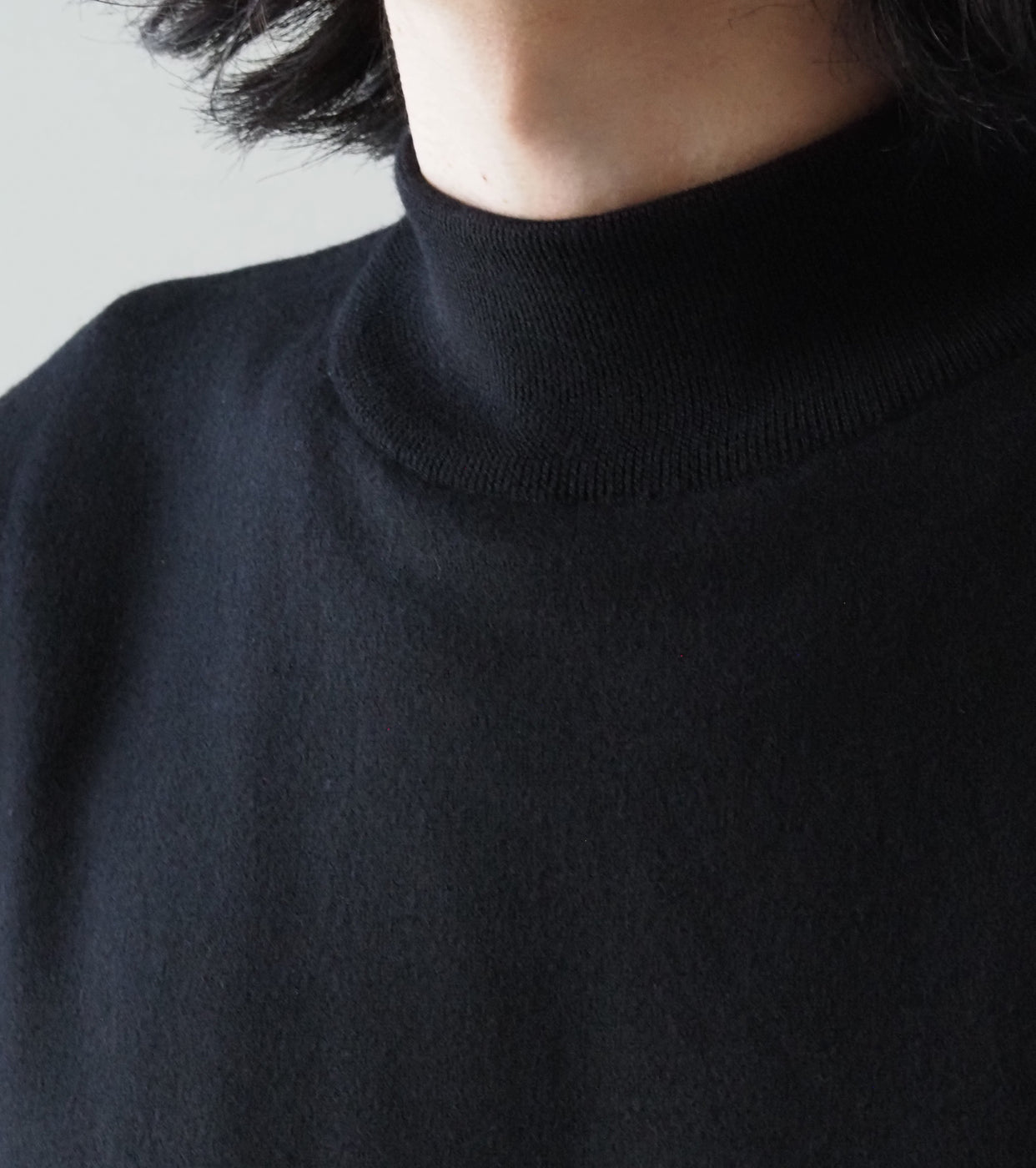 COMOLI Wool Mock Neck Knit , Black