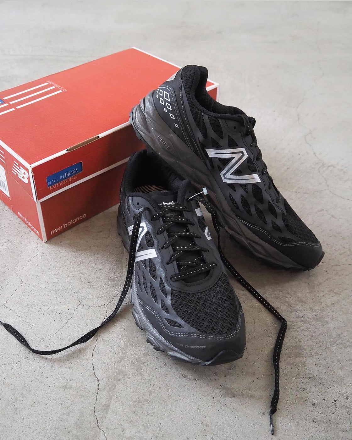 Deadstock 950 V2 US Military Trainer,Black