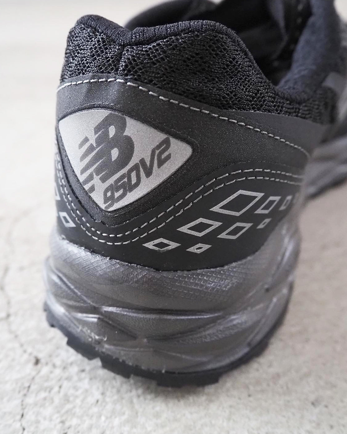 Deadstock 950 V2 US Military Trainer,Black