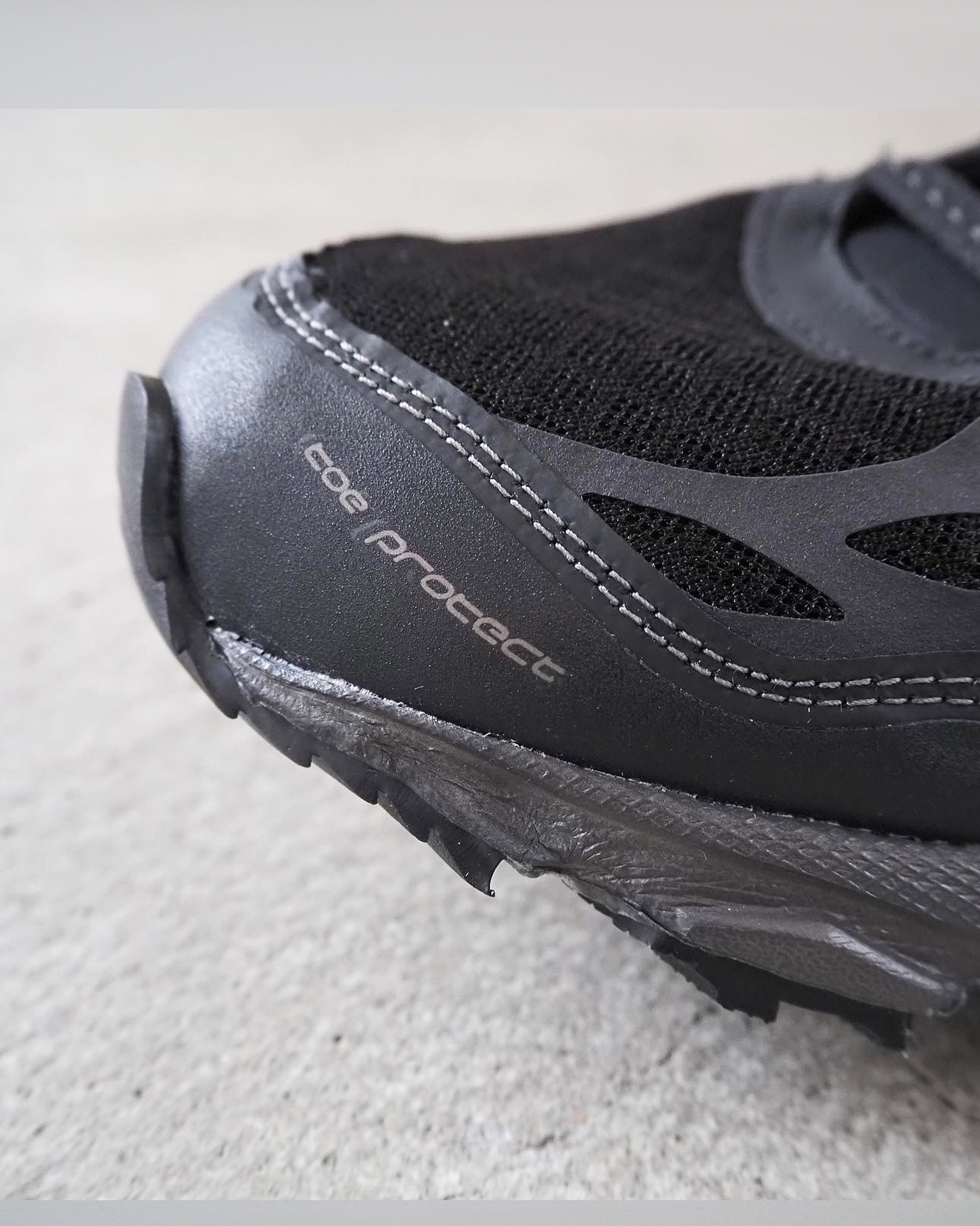 Deadstock 950 V2 US Military Trainer,Black