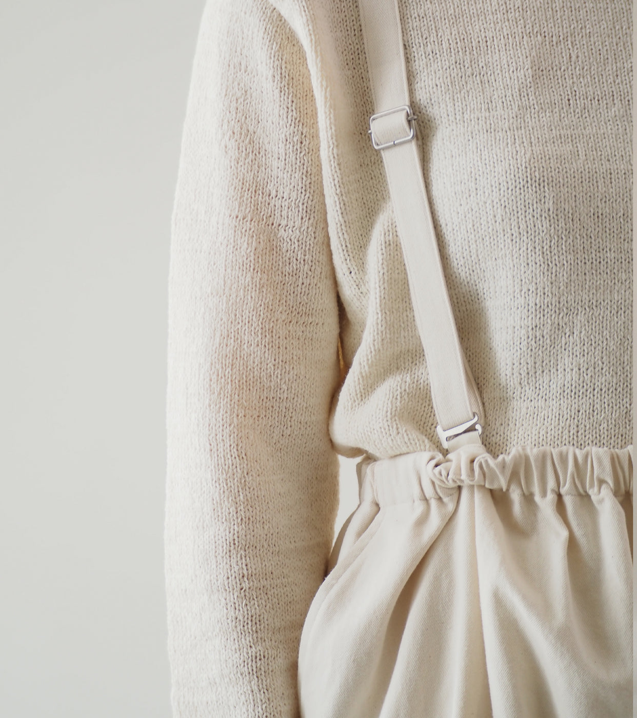 blurhms  Light-oz Denim Suspender Wide Pants, Ivory