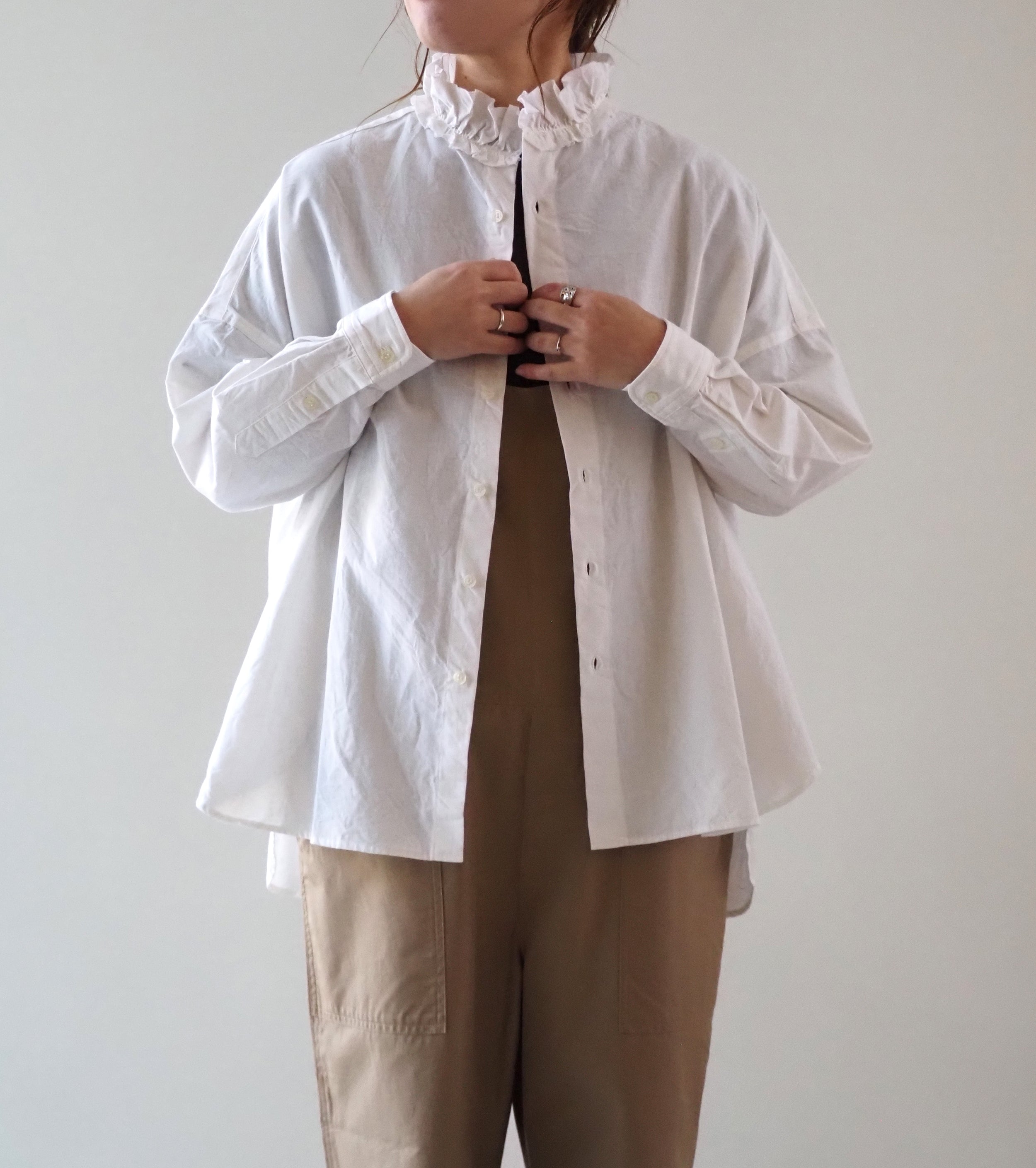 Yarmo RUFFLE SHIRT Dungaree , White – Navyblue