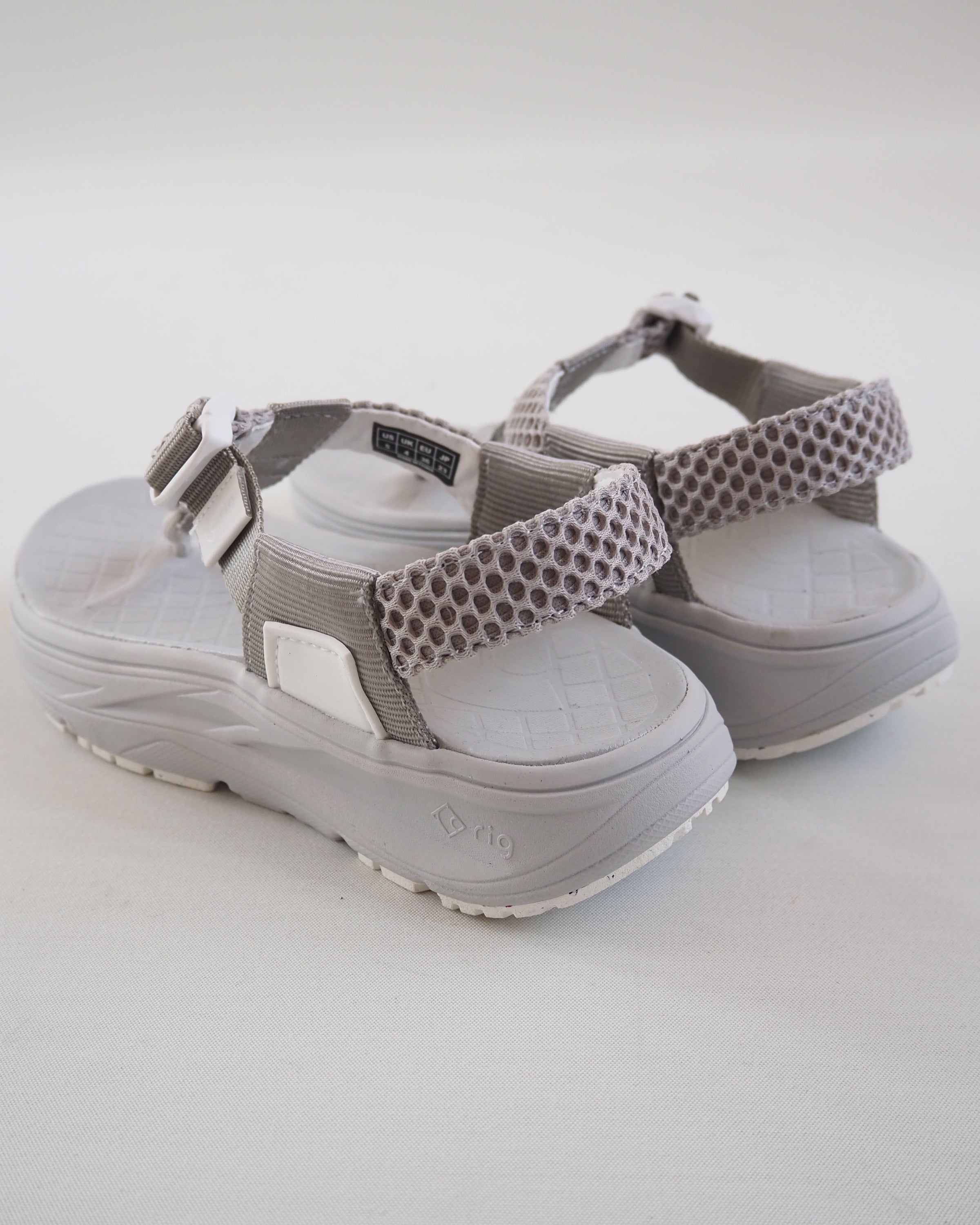 mguu,Grey