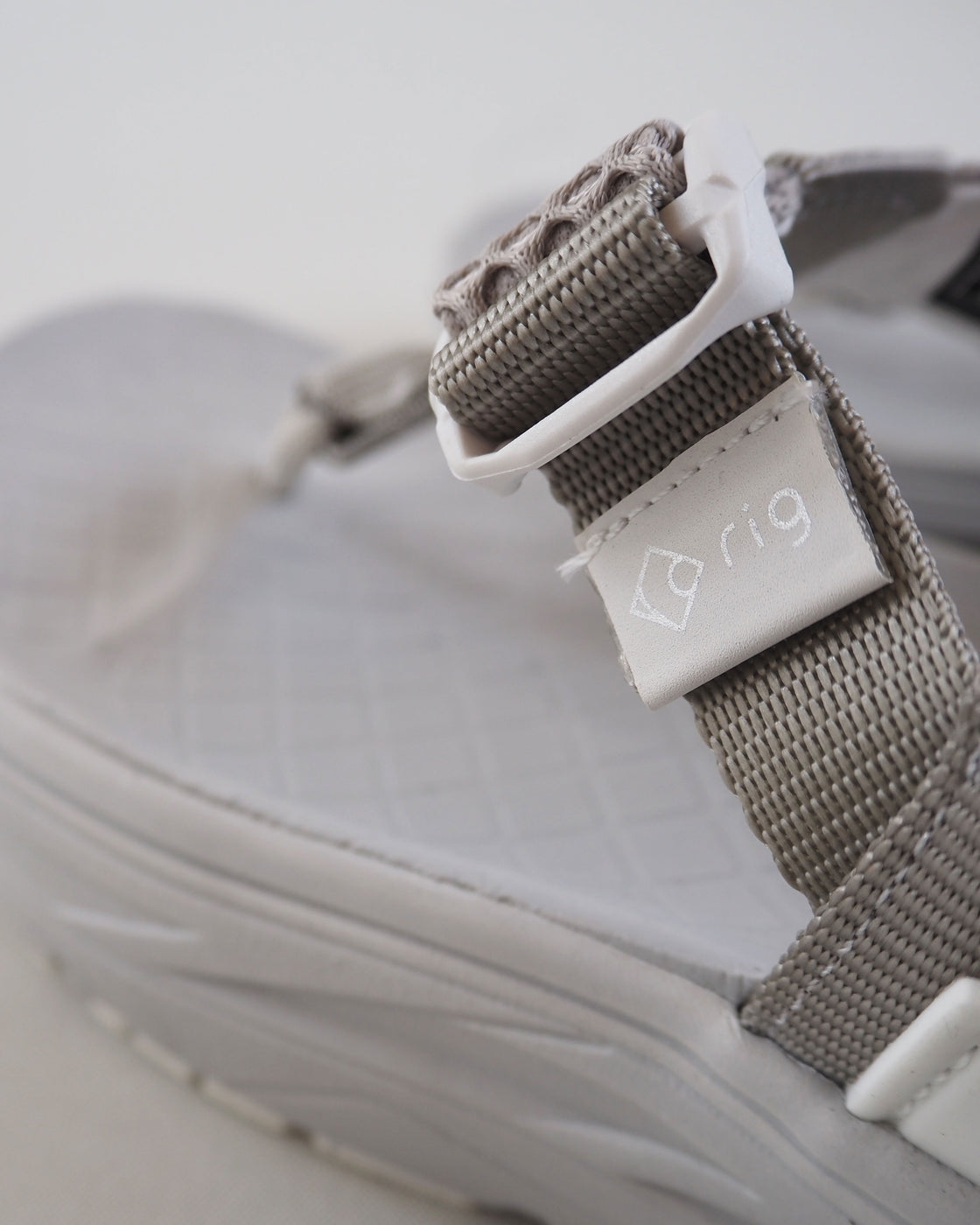 mguu,Grey